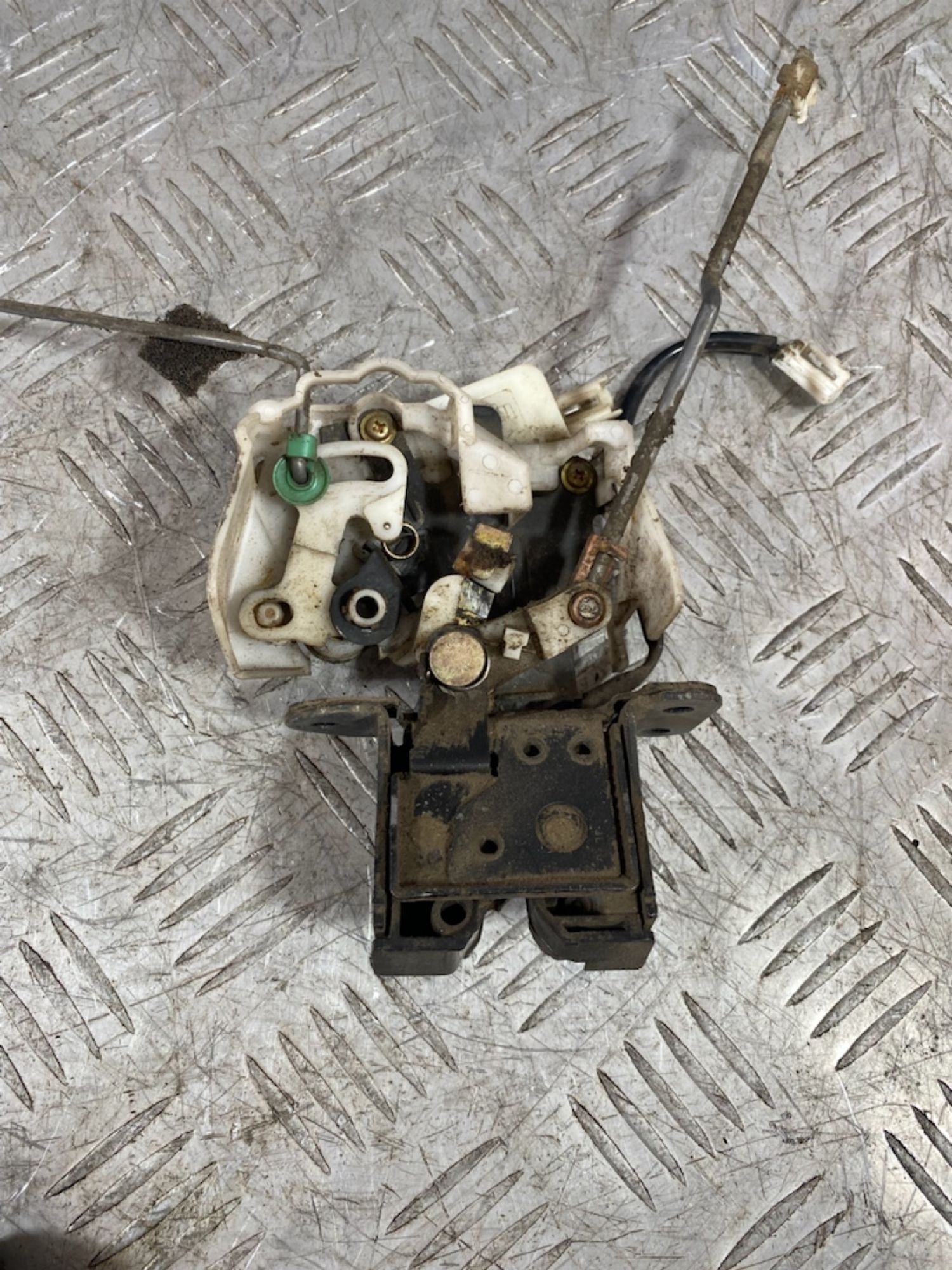 https://ycs.partsauto.market/partsauto-images/thmbs/userImages/7493bedda53ffbba18042670cc6fed05/part/6fc32b97-8eef-4f53-89d4-b3db279c1dc8_1720449507760.jpg