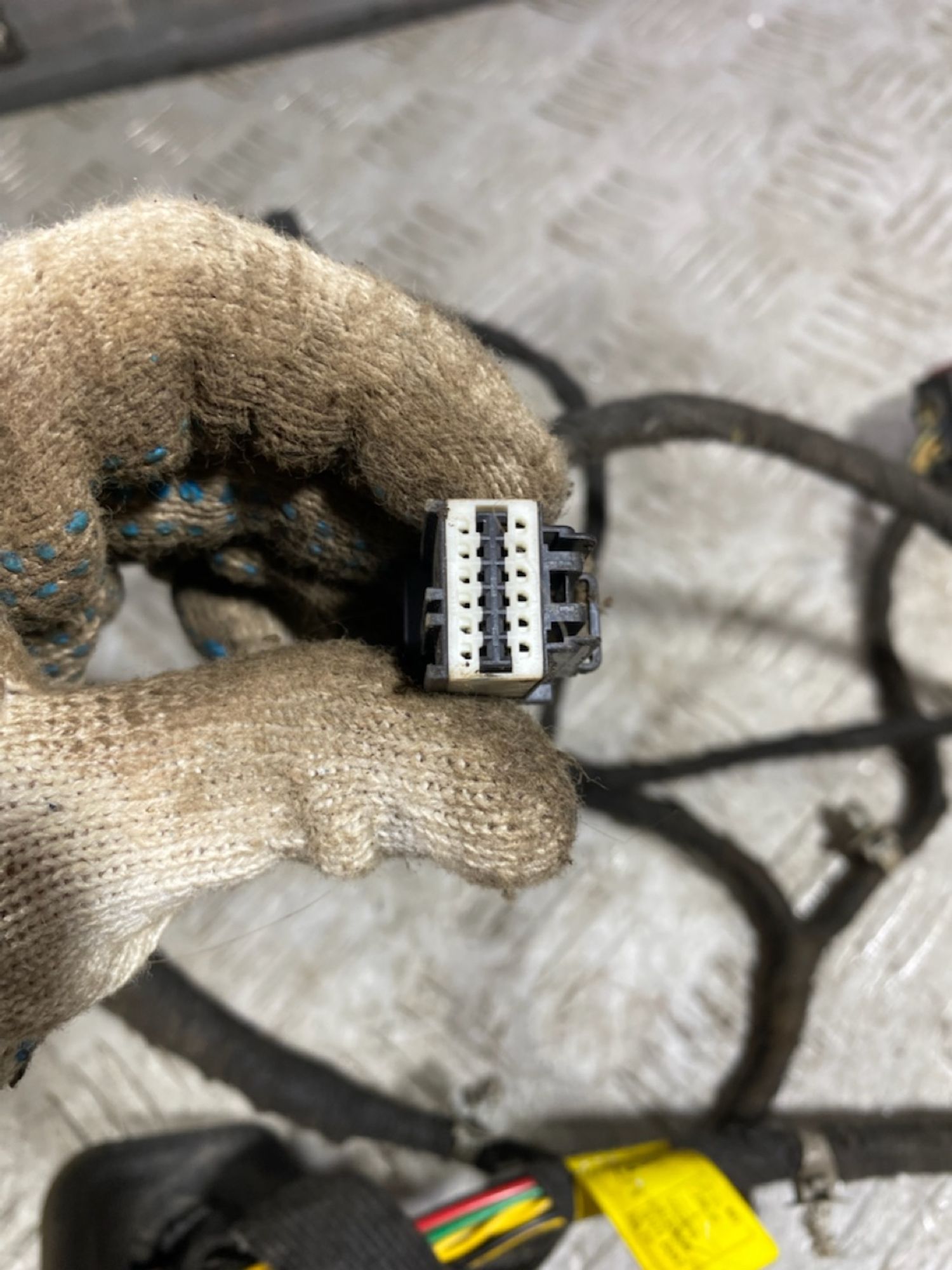 https://ycs.partsauto.market/partsauto-images/thmbs/userImages/7493bedda53ffbba18042670cc6fed05/part/6fe0e2e0-63f0-45bb-a939-6977dd5f553d_1729175615902.jpg