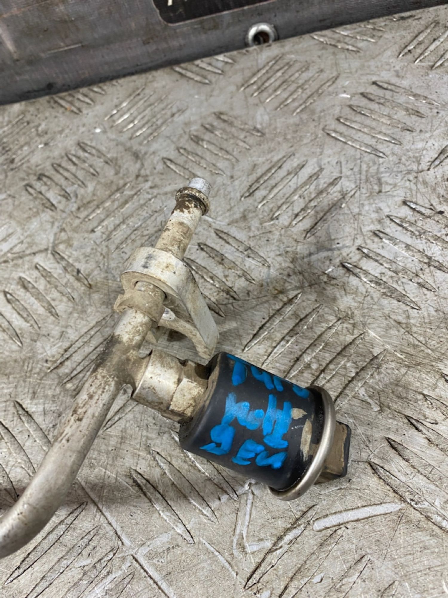 https://ycs.partsauto.market/partsauto-images/thmbs/userImages/7493bedda53ffbba18042670cc6fed05/part/716dd9fa-39c5-42c3-9cee-d8fdb3e22f2c_1724930724689.jpg