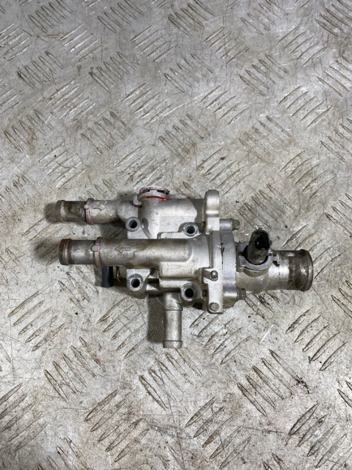 https://ycs.partsauto.market/partsauto-images/thmbs/userImages/7493bedda53ffbba18042670cc6fed05/part/71b2dc82-3e9f-4870-b5cd-56a675f9c039_1728570945110.jpg