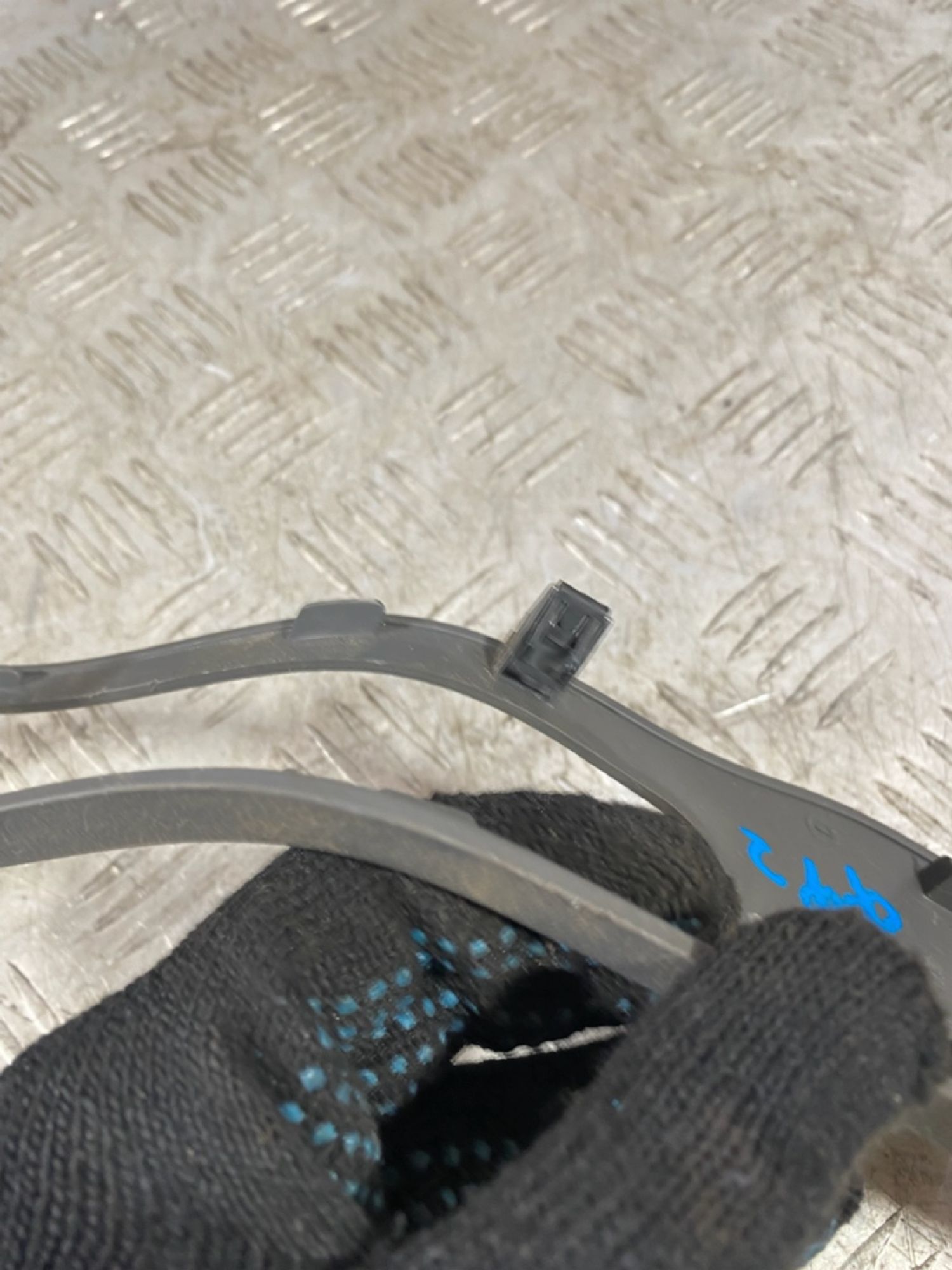 https://ycs.partsauto.market/partsauto-images/thmbs/userImages/7493bedda53ffbba18042670cc6fed05/part/7298daec-a070-4abd-aca1-c4e94ac0e2b0_1721133506338.jpg