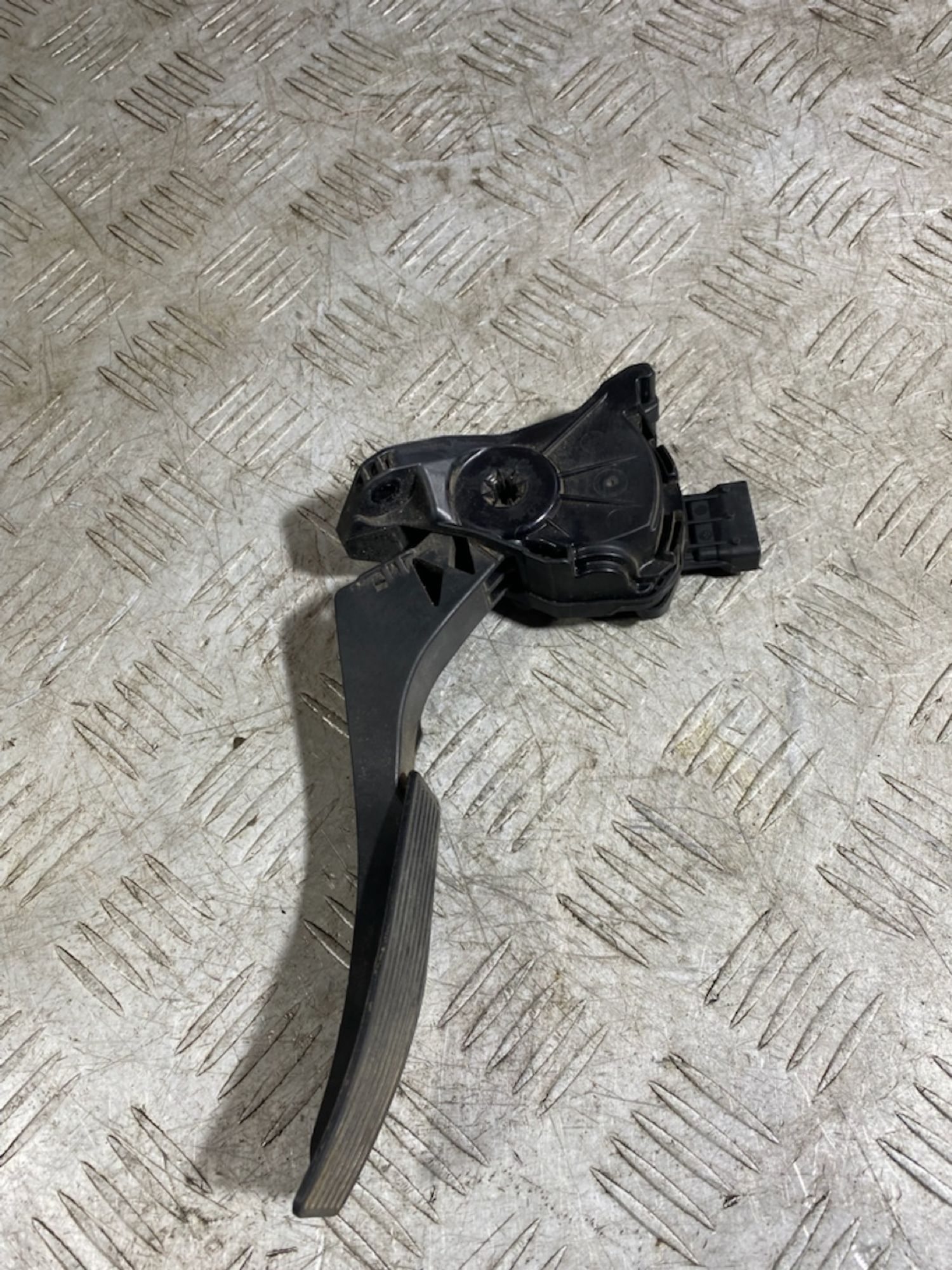 https://ycs.partsauto.market/partsauto-images/thmbs/userImages/7493bedda53ffbba18042670cc6fed05/part/76f8cb39-77bd-46ef-8c5c-2ee7f1a353b7_1728560626936.jpg