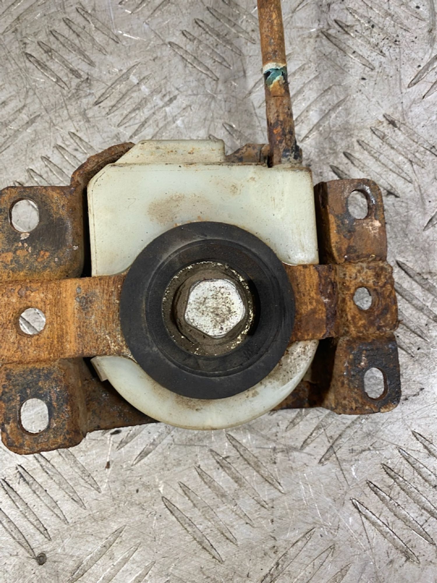 https://ycs.partsauto.market/partsauto-images/thmbs/userImages/7493bedda53ffbba18042670cc6fed05/part/78e82c73-ba69-4cd4-b965-53bb2a075cc7_1722433320803.jpg