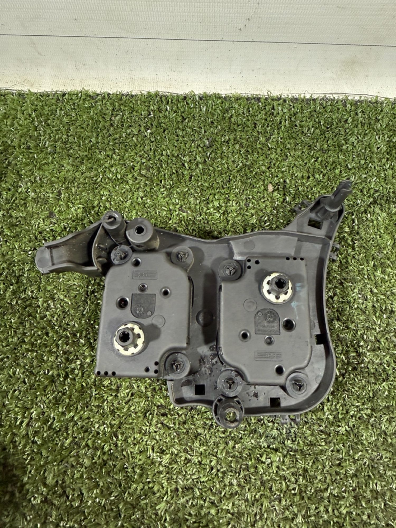 https://ycs.partsauto.market/partsauto-images/thmbs/userImages/7493bedda53ffbba18042670cc6fed05/part/7953d89d-fdc0-466b-8977-33ff89613434_1737638045306.jpg