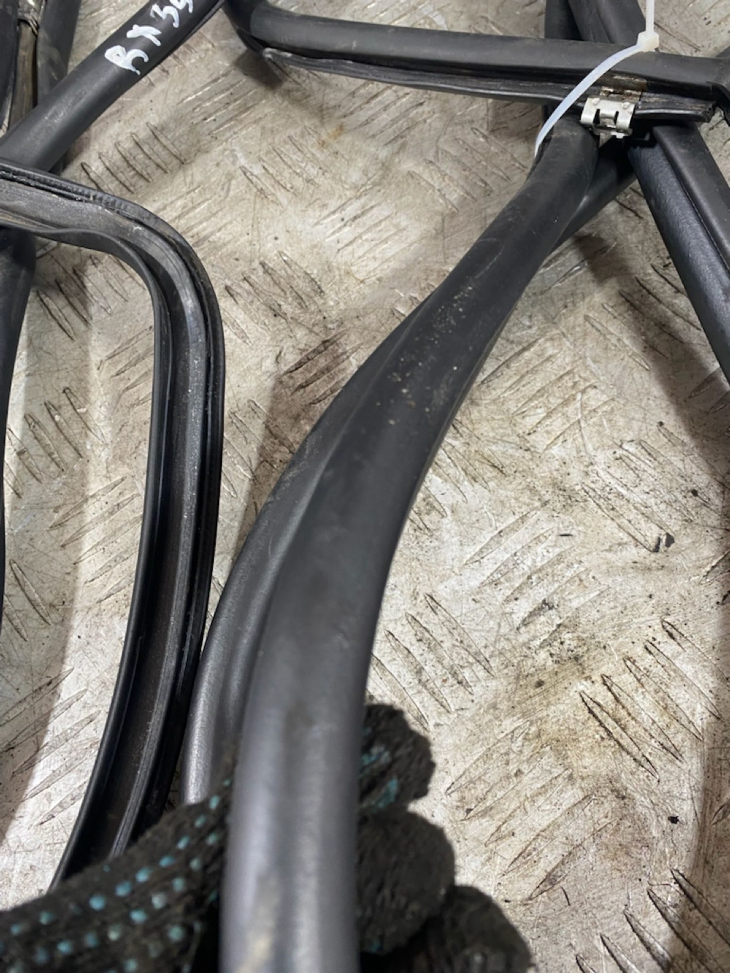 https://ycs.partsauto.market/partsauto-images/thmbs/userImages/7493bedda53ffbba18042670cc6fed05/part/7f7209ac-d97e-495f-b721-a54b44478131_1722335822228.jpg