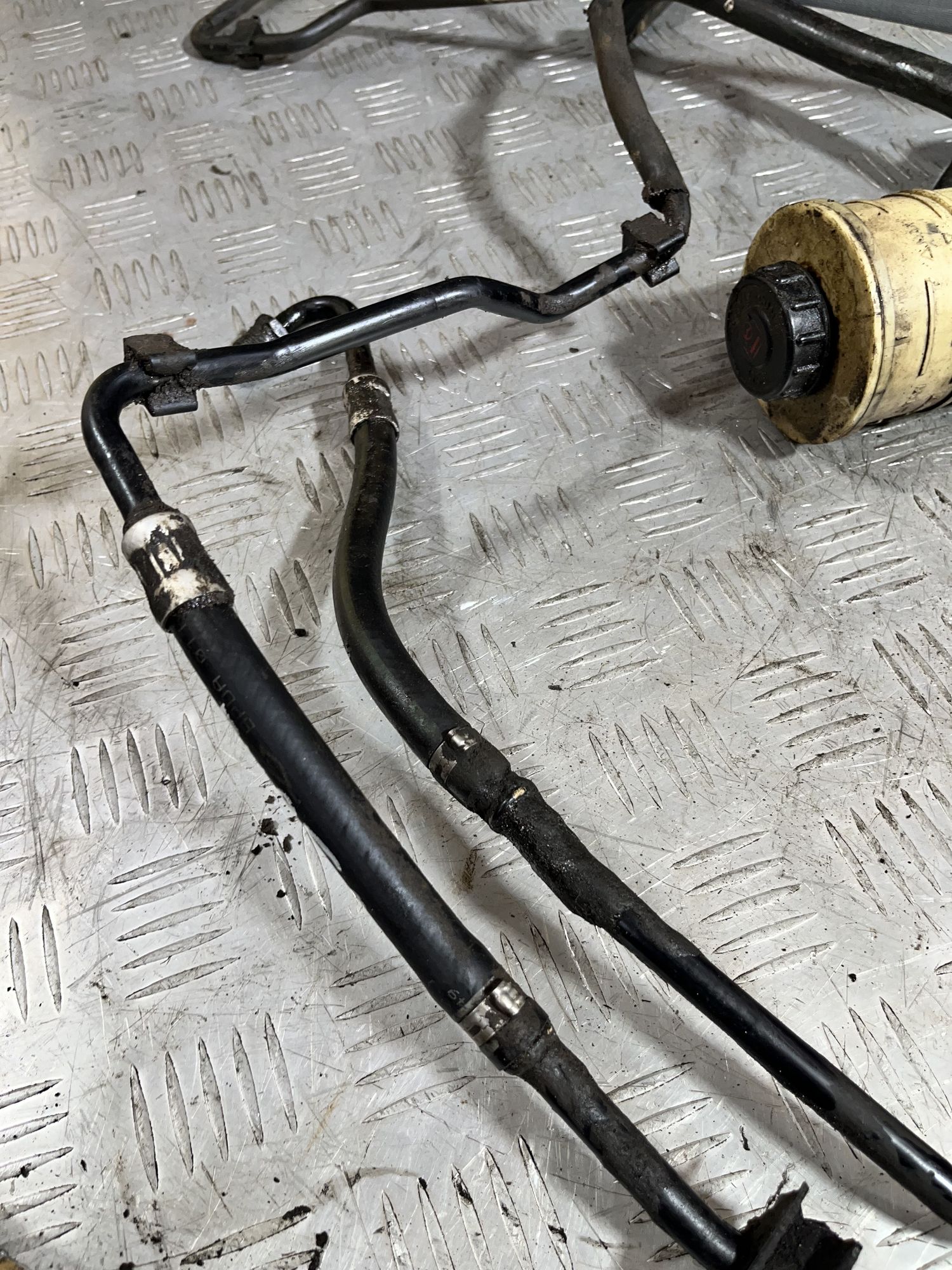 https://ycs.partsauto.market/partsauto-images/thmbs/userImages/7493bedda53ffbba18042670cc6fed05/part/7f7665b6-8819-490a-8bda-240cc402d84c_1718279505485.jpg