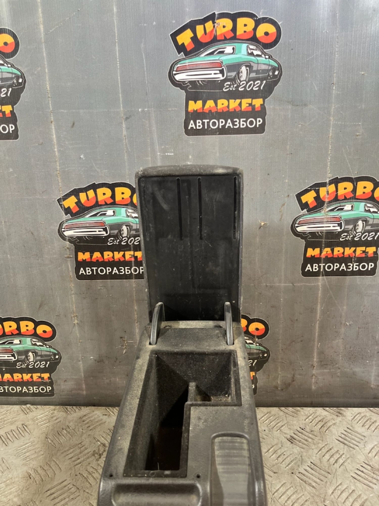 https://ycs.partsauto.market/partsauto-images/thmbs/userImages/7493bedda53ffbba18042670cc6fed05/part/821df106-d885-4e10-af22-3fb7827c4fd1_1721324117583.jpg