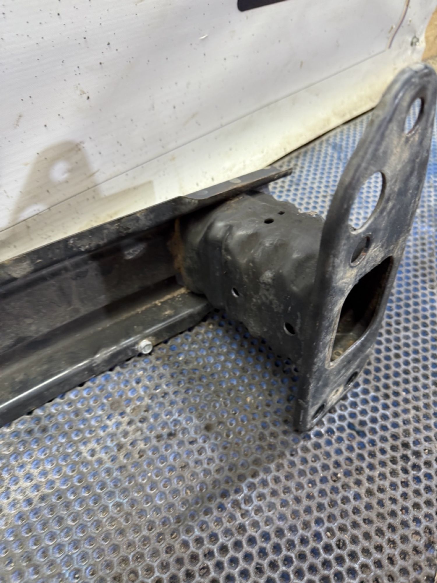 https://ycs.partsauto.market/partsauto-images/thmbs/userImages/7493bedda53ffbba18042670cc6fed05/part/82a12163-d462-4703-a040-5114d3233e33_1739883427205.jpg