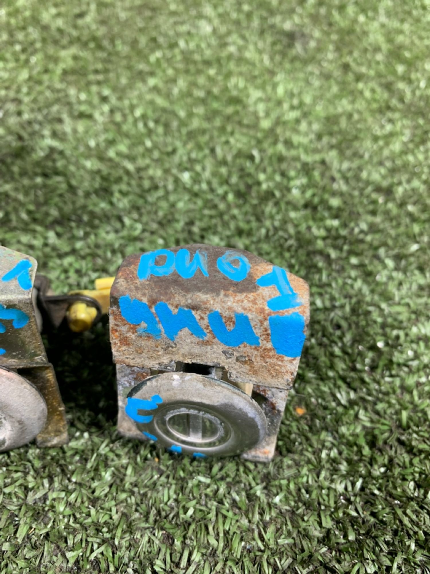 https://ycs.partsauto.market/partsauto-images/thmbs/userImages/7493bedda53ffbba18042670cc6fed05/part/837e3b19-81a5-4b6b-a518-c3a10ec4ba1f_1734507611021.jpg