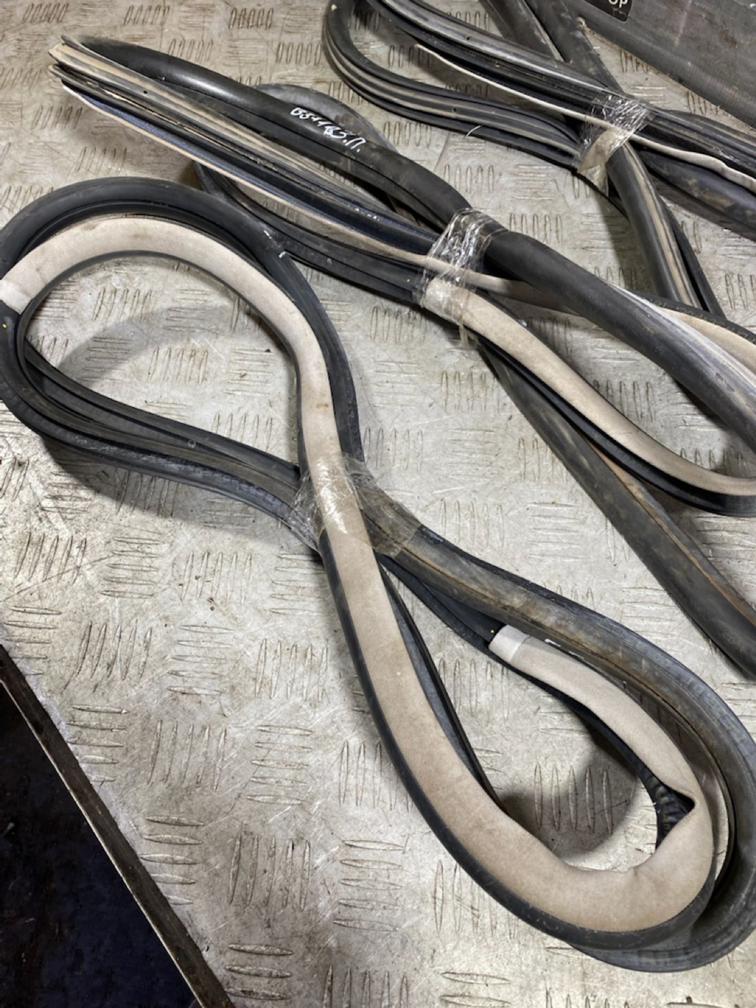 https://ycs.partsauto.market/partsauto-images/thmbs/userImages/7493bedda53ffbba18042670cc6fed05/part/845ede90-b4ee-405f-b405-73bdc1eba88c_1727874886332.jpg