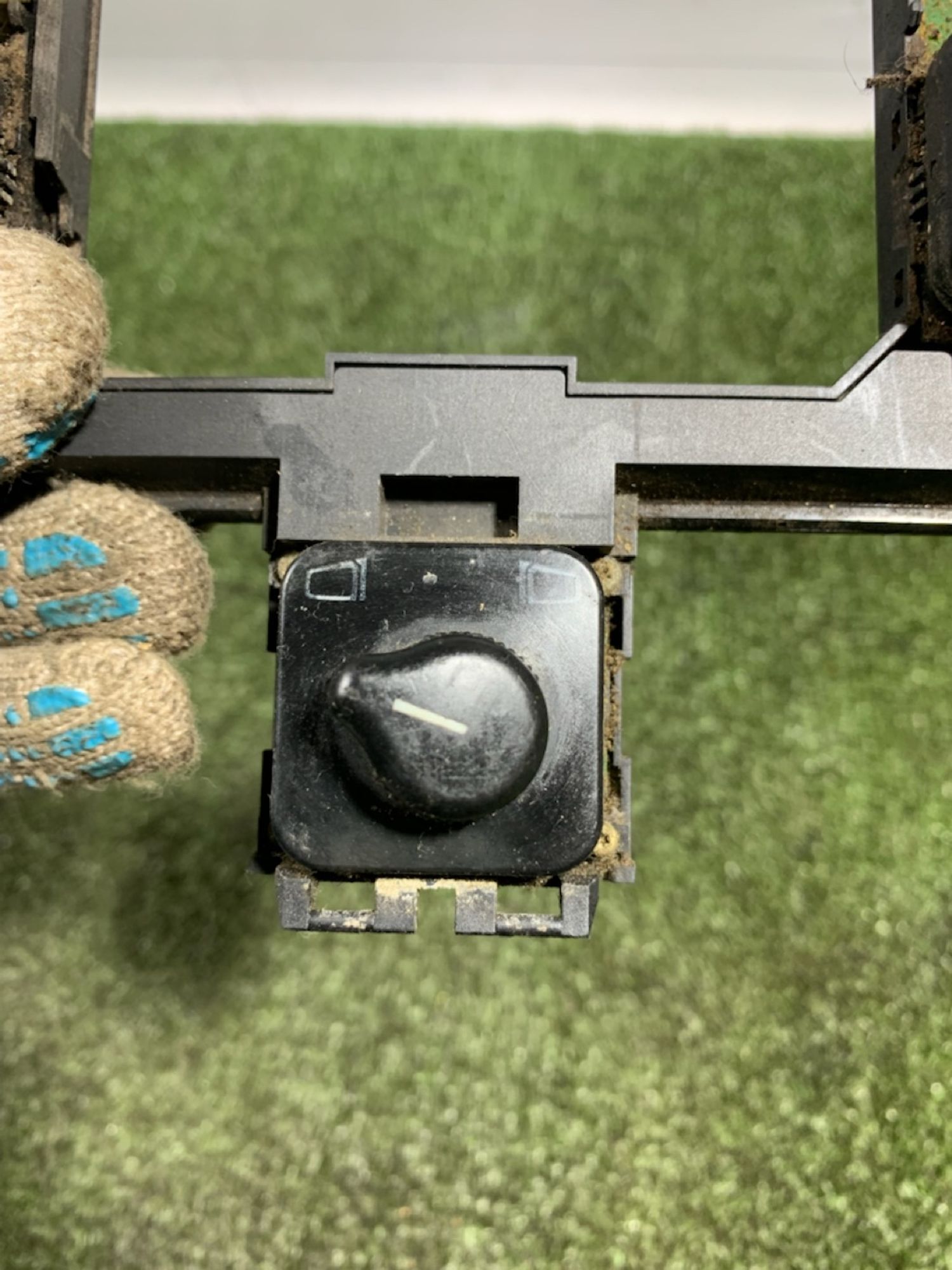https://ycs.partsauto.market/partsauto-images/thmbs/userImages/7493bedda53ffbba18042670cc6fed05/part/84dee4a2-32d1-4a6c-a1d2-67e0c8ce320e_1736410965998.jpg