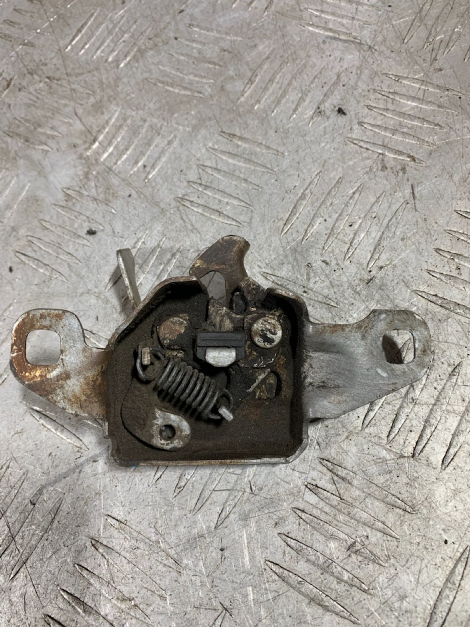 https://ycs.partsauto.market/partsauto-images/thmbs/userImages/7493bedda53ffbba18042670cc6fed05/part/873c2f0a-de2b-4341-a85d-a46dc5f9a375_1729240827754.jpg