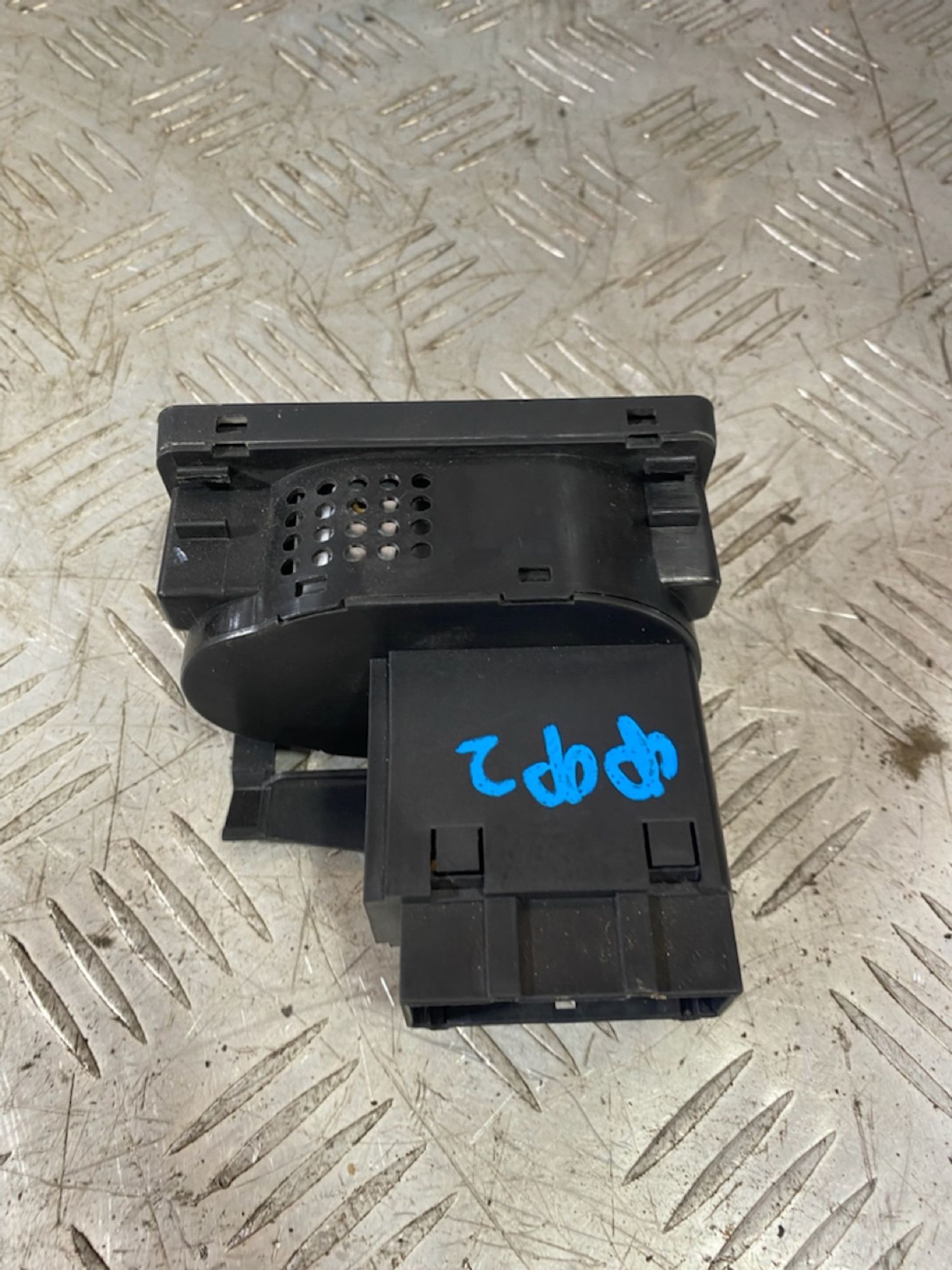 https://ycs.partsauto.market/partsauto-images/thmbs/userImages/7493bedda53ffbba18042670cc6fed05/part/8873eb7b-60a0-40e8-b7c9-b48f3887c329_1721130237875.jpg