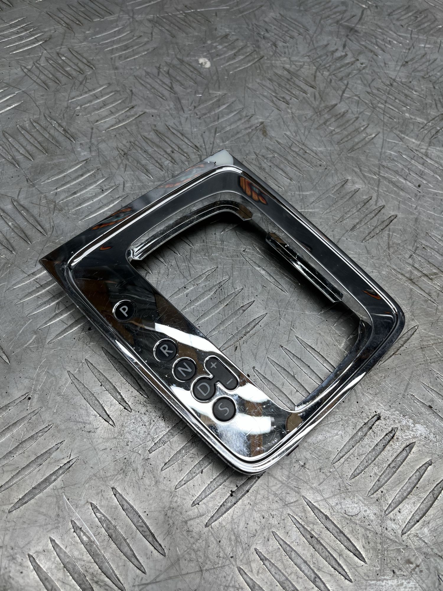 https://ycs.partsauto.market/partsauto-images/thmbs/userImages/7493bedda53ffbba18042670cc6fed05/part/8992bbc7-90d9-4d7f-8487-2a9d30b02d2a_1717678849221.jpg