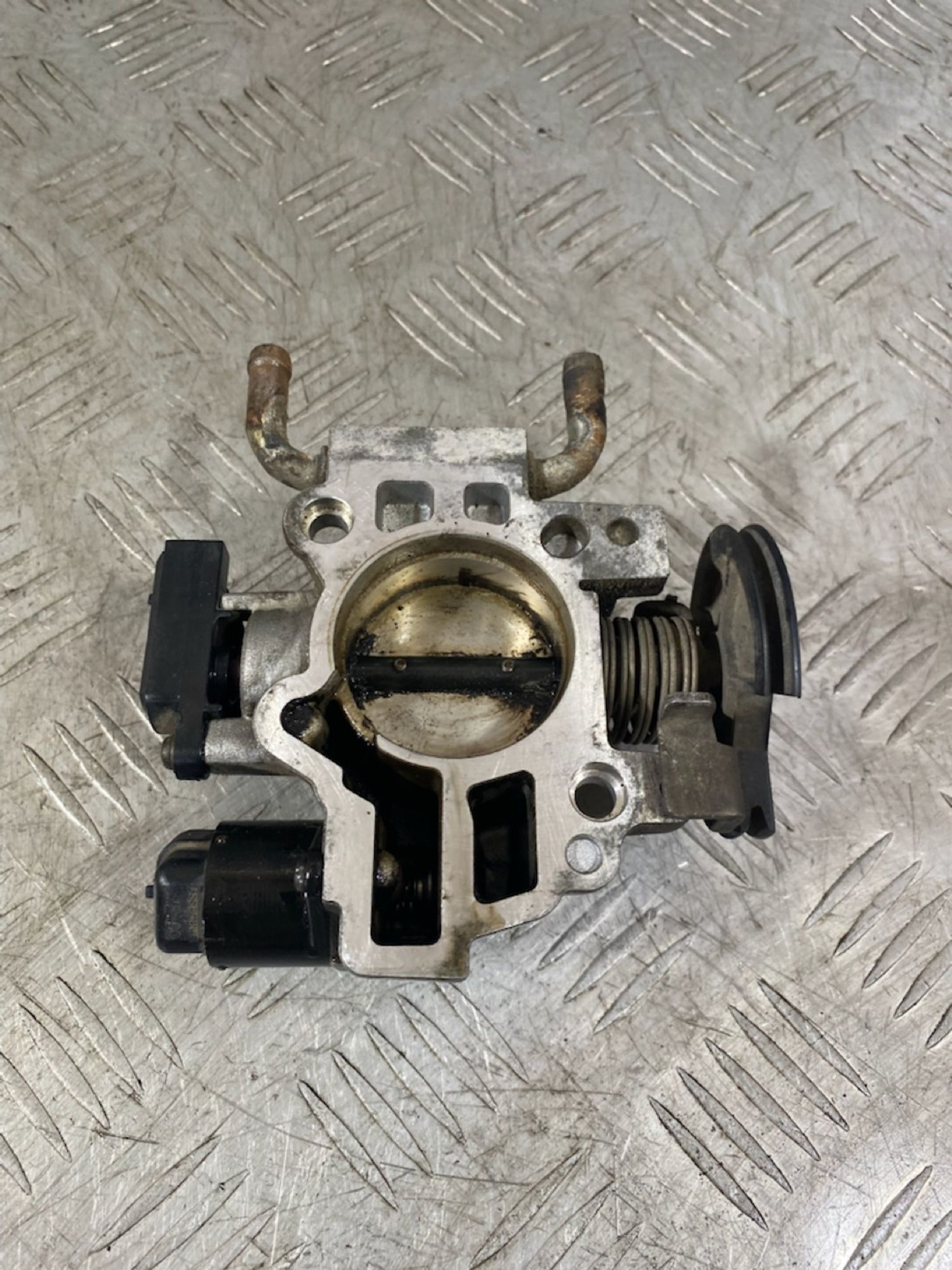 https://ycs.partsauto.market/partsauto-images/thmbs/userImages/7493bedda53ffbba18042670cc6fed05/part/8b644782-b687-468f-9db1-15310679ff8b_1721656571183.jpg