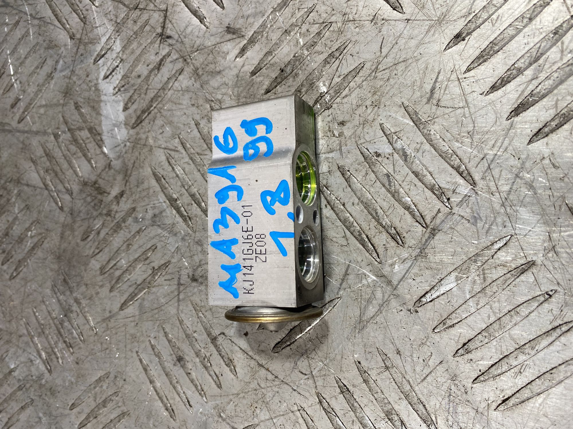 https://ycs.partsauto.market/partsauto-images/thmbs/userImages/7493bedda53ffbba18042670cc6fed05/part/8c186515-9c8f-4055-822d-97ffb3c5efc1_1720445022521.jpg