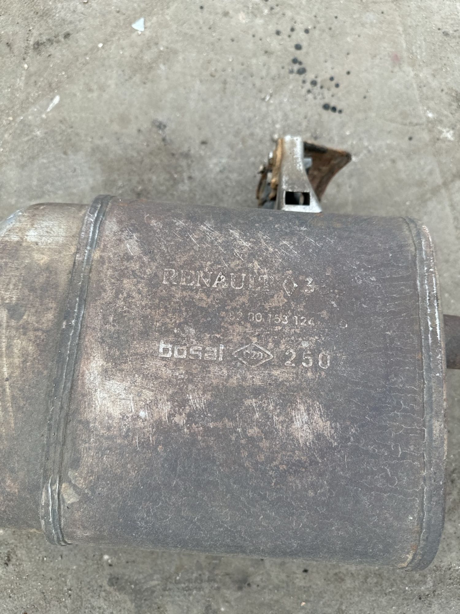 https://ycs.partsauto.market/partsauto-images/thmbs/userImages/7493bedda53ffbba18042670cc6fed05/part/922781c5-2949-434c-aa39-b4443ebb8310_1743507543803.jpg