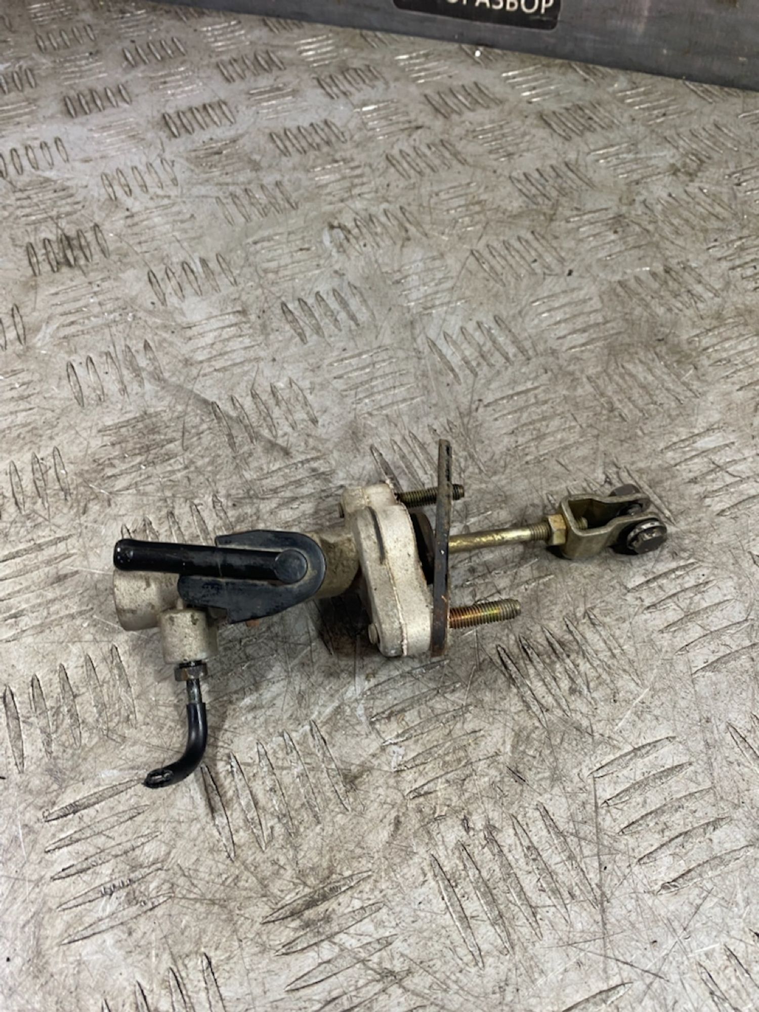 https://ycs.partsauto.market/partsauto-images/thmbs/userImages/7493bedda53ffbba18042670cc6fed05/part/93e954fb-178c-49f9-96b3-e6a7323dd1ea_1725019139671.jpg