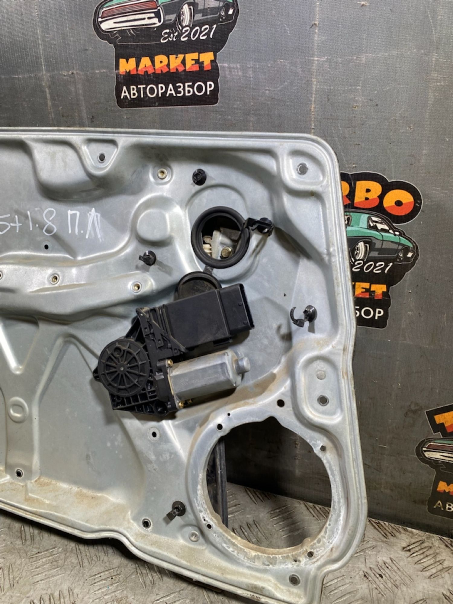 https://ycs.partsauto.market/partsauto-images/thmbs/userImages/7493bedda53ffbba18042670cc6fed05/part/9481389c-424e-4113-9d90-673be4e168cb_1727269158539.jpg