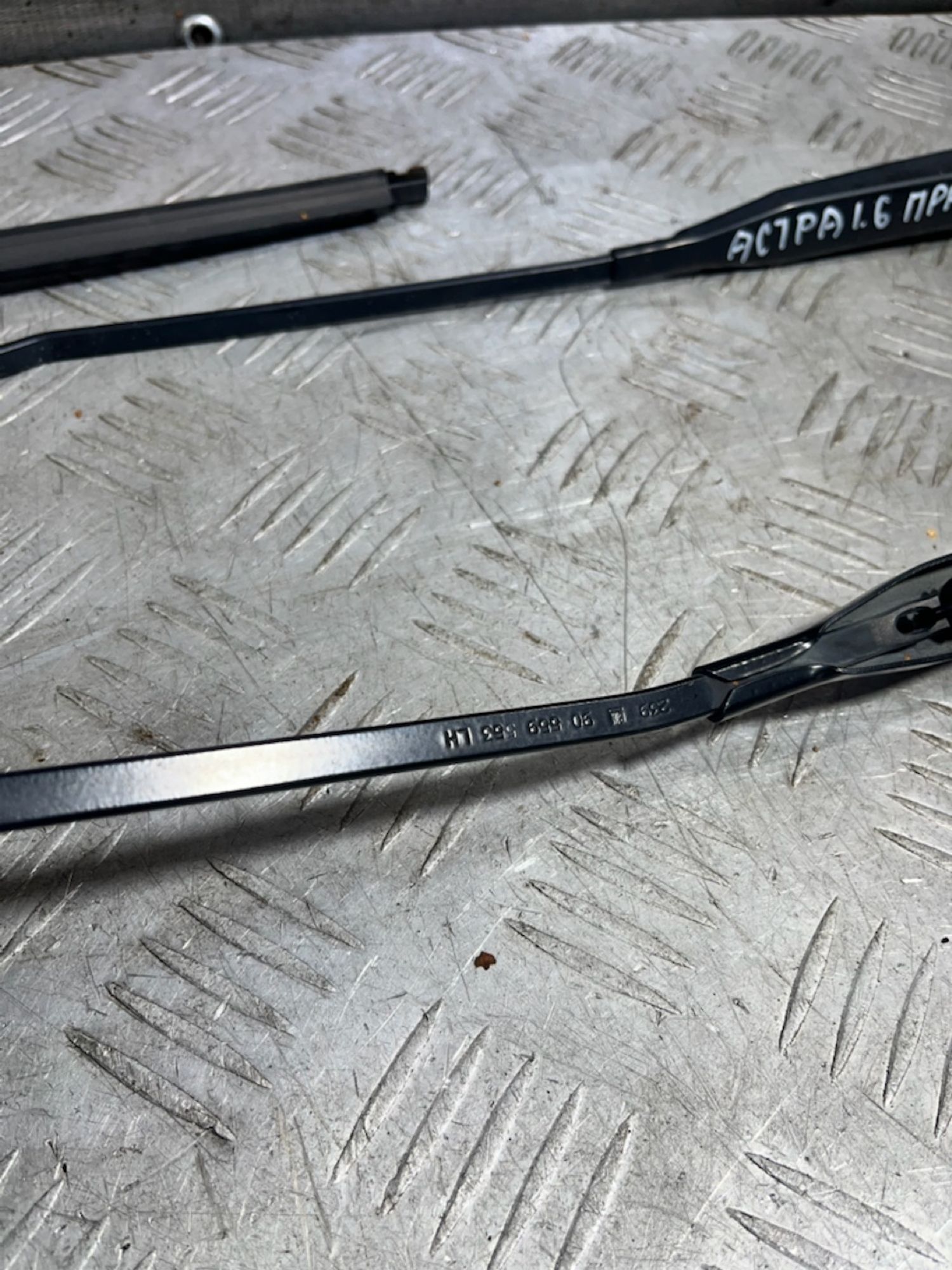 https://ycs.partsauto.market/partsauto-images/thmbs/userImages/7493bedda53ffbba18042670cc6fed05/part/94f0b101-9412-4868-9dbb-f883446ce177_1729694149972.jpg