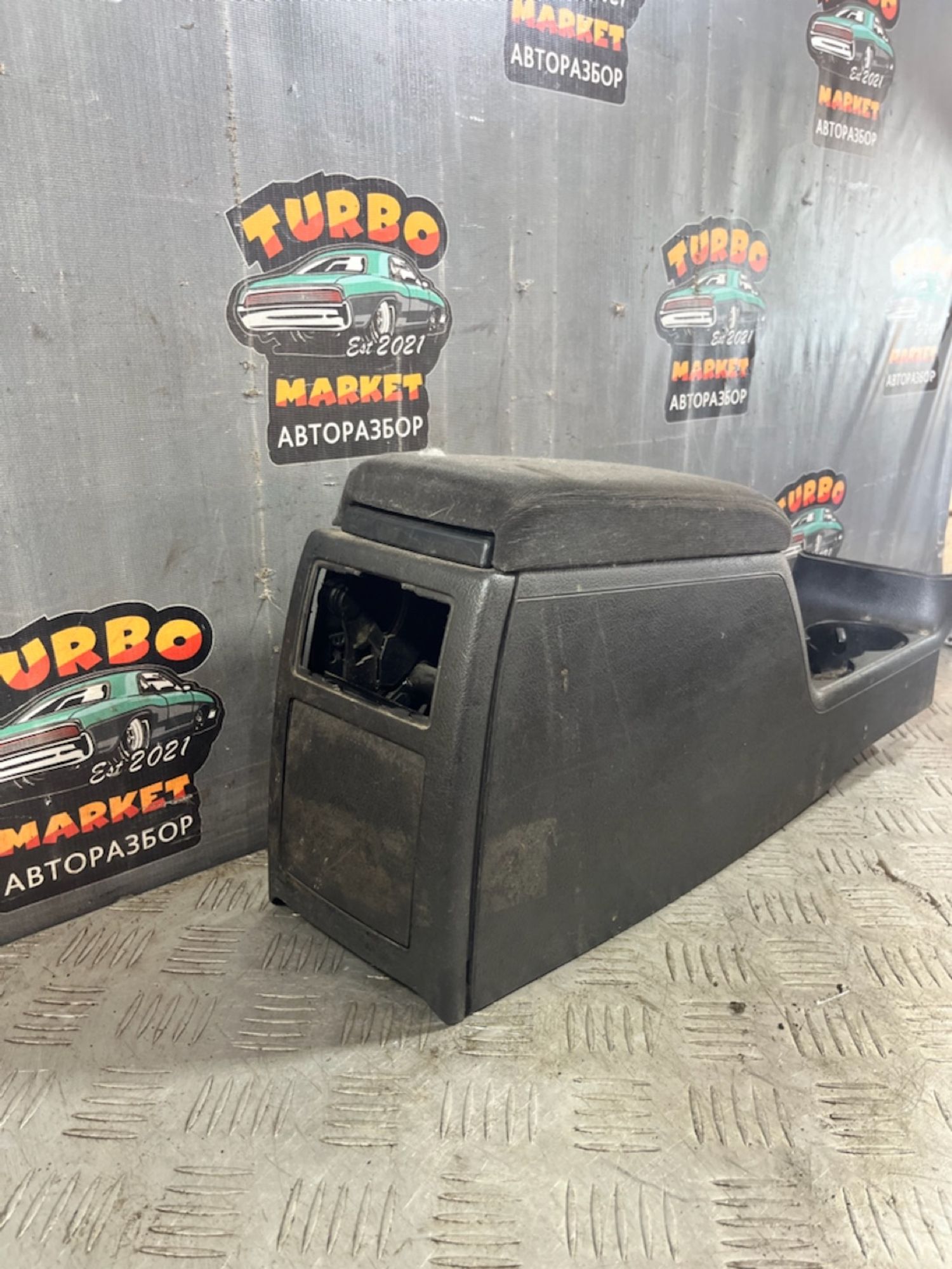 https://ycs.partsauto.market/partsauto-images/thmbs/userImages/7493bedda53ffbba18042670cc6fed05/part/9556c584-71e0-4458-b639-f21ccf15c665_1721324113550.jpg