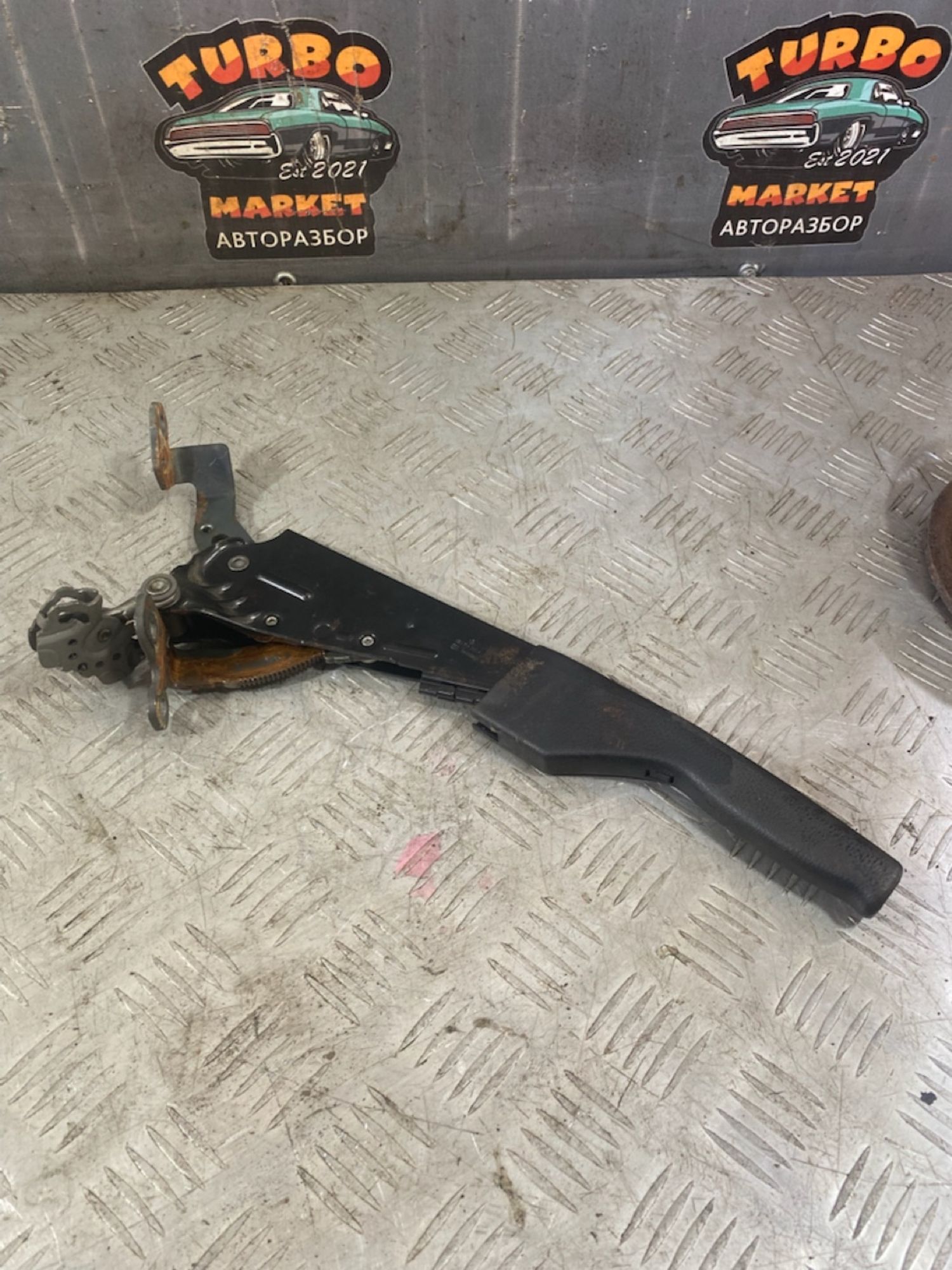 https://ycs.partsauto.market/partsauto-images/thmbs/userImages/7493bedda53ffbba18042670cc6fed05/part/9583f50f-96b5-4d60-8c1a-cce06e619fd7_1721393743899.jpg
