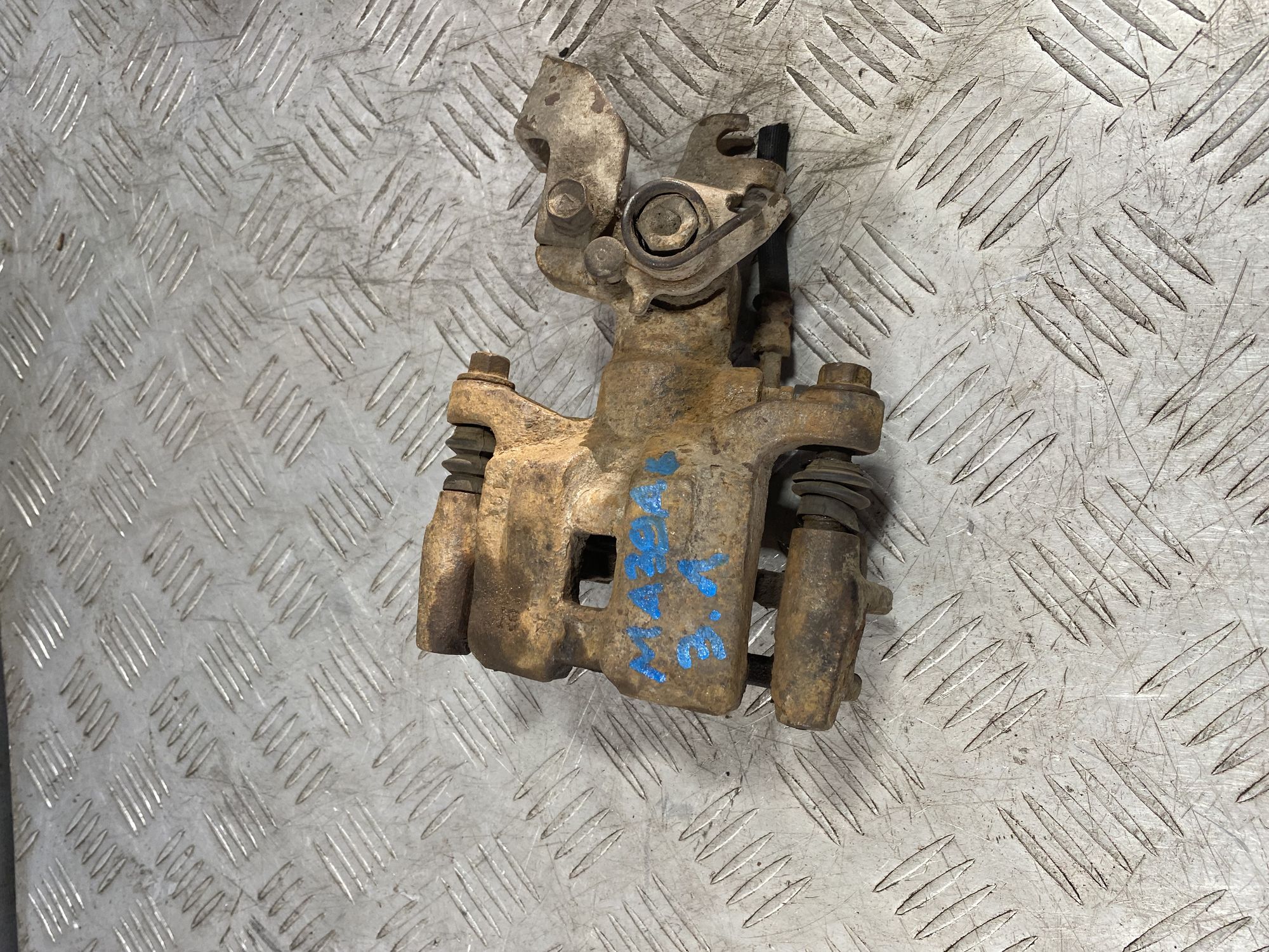 https://ycs.partsauto.market/partsauto-images/thmbs/userImages/7493bedda53ffbba18042670cc6fed05/part/97522e09-4945-4fd6-bfd6-0e16219b29fd_1720102792968.jpg