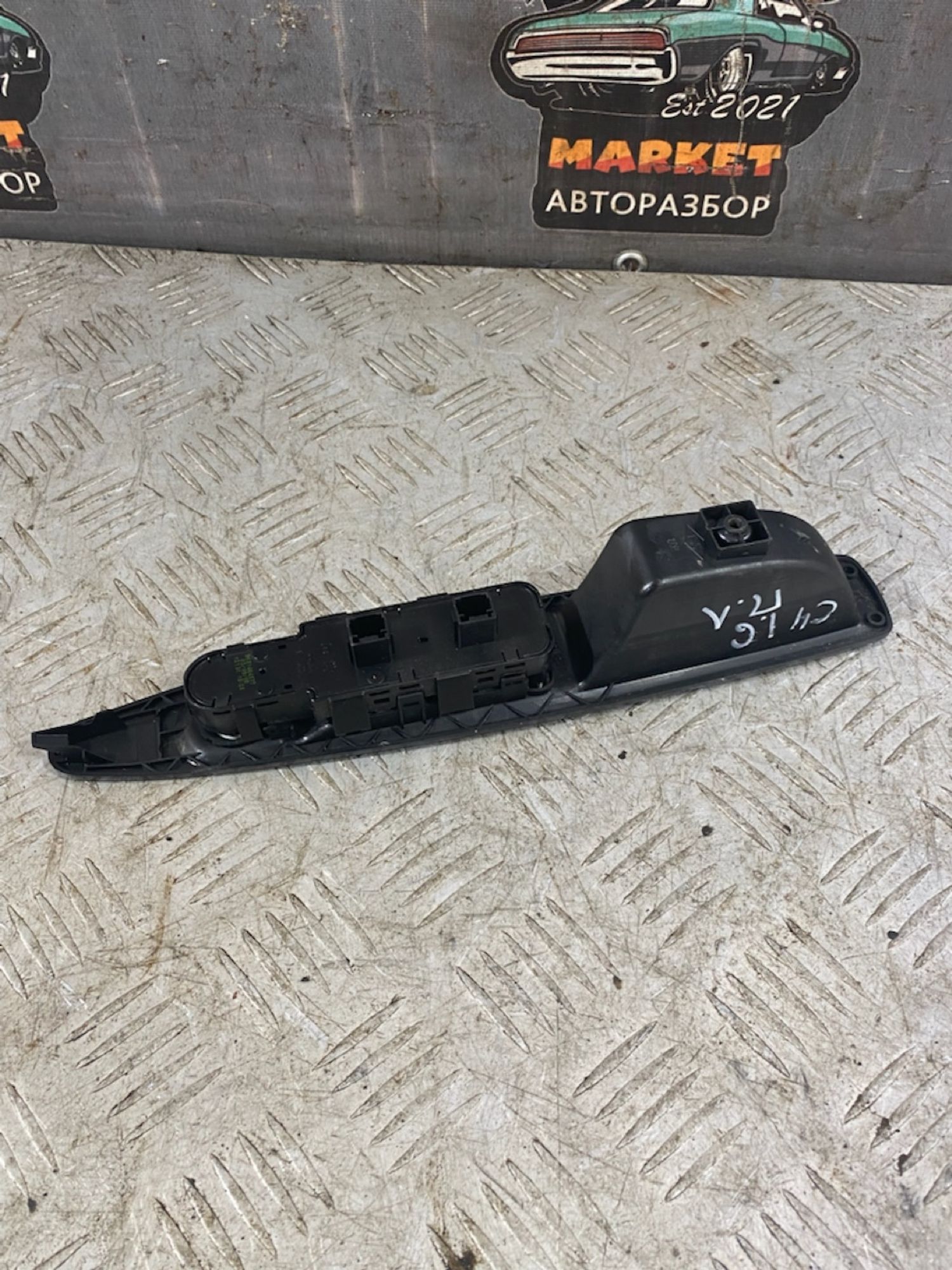https://ycs.partsauto.market/partsauto-images/thmbs/userImages/7493bedda53ffbba18042670cc6fed05/part/98540fda-cfaf-43cd-9aa3-0547e154579d_1721738895385.jpg