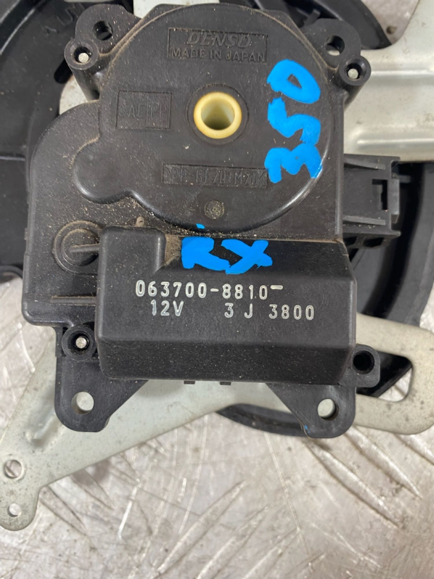 https://ycs.partsauto.market/partsauto-images/thmbs/userImages/7493bedda53ffbba18042670cc6fed05/part/9c69d756-32e3-48fa-87be-b75873607332_1722255848977.jpg