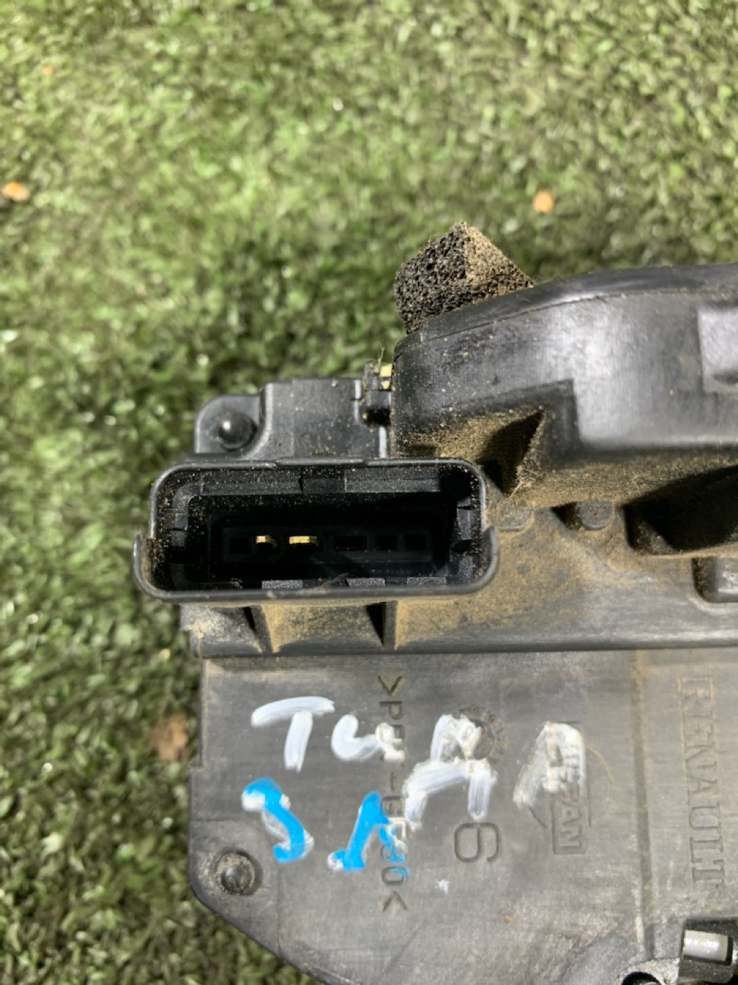 https://ycs.partsauto.market/partsauto-images/thmbs/userImages/7493bedda53ffbba18042670cc6fed05/part/a12d9fdf-e054-475e-a3e4-852b4f317dcf_1736150667120.jpg