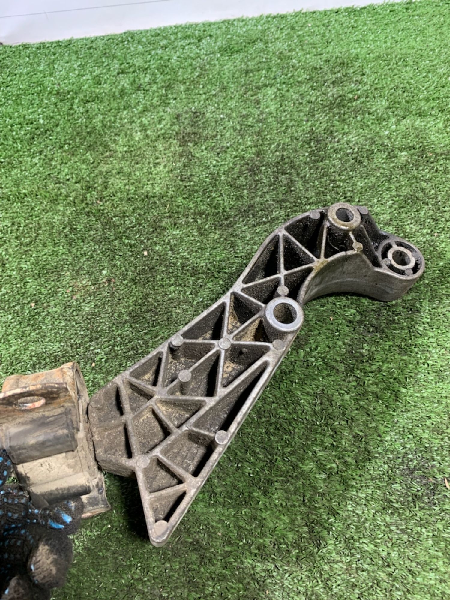 https://ycs.partsauto.market/partsauto-images/thmbs/userImages/7493bedda53ffbba18042670cc6fed05/part/a58dfbbe-d067-4bca-bb63-353a2547f308_1743000985435.jpg