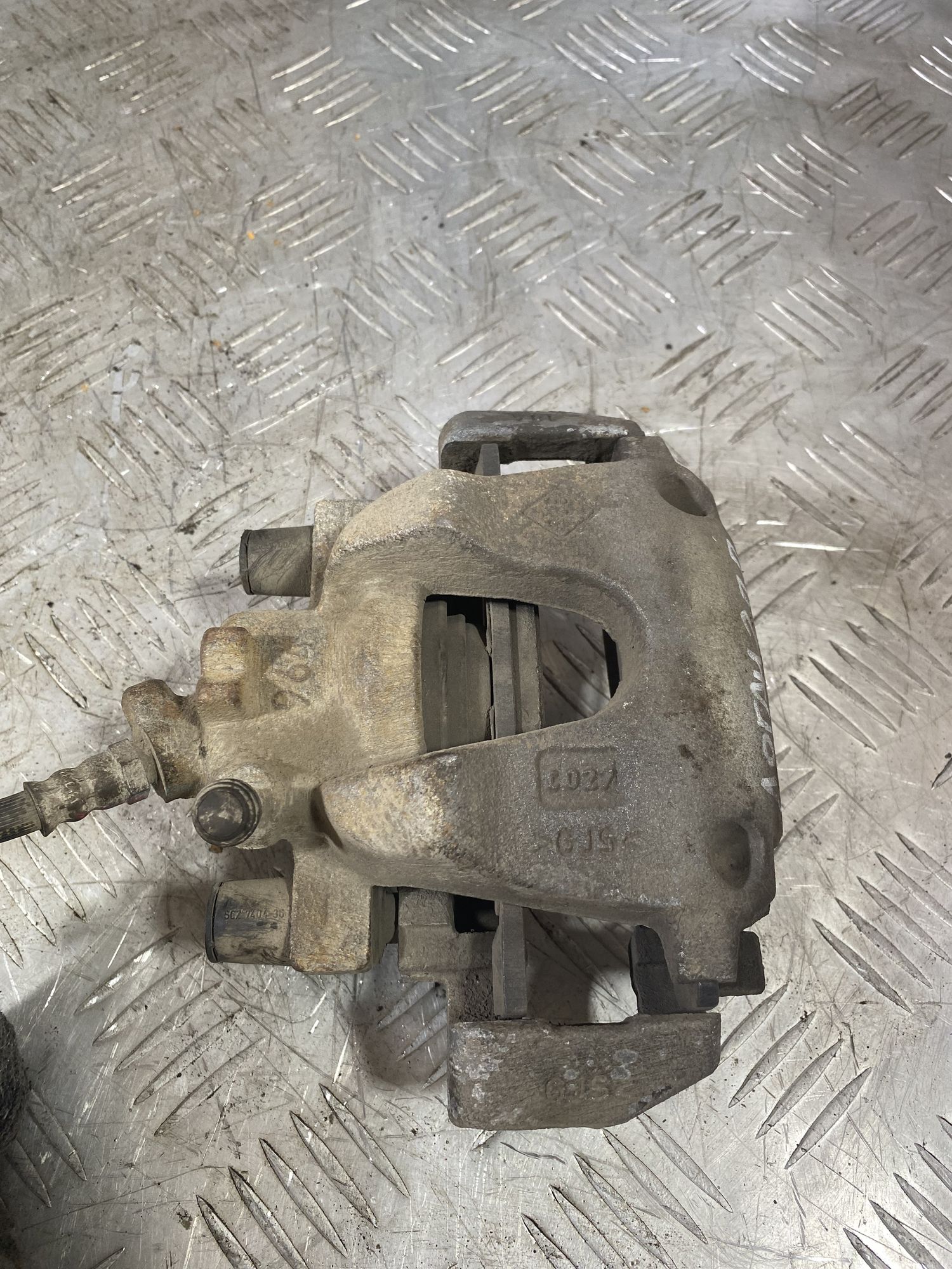 https://ycs.partsauto.market/partsauto-images/thmbs/userImages/7493bedda53ffbba18042670cc6fed05/part/a75f0570-e54b-4f39-b749-605caac88e8a_1718796426862.jpg