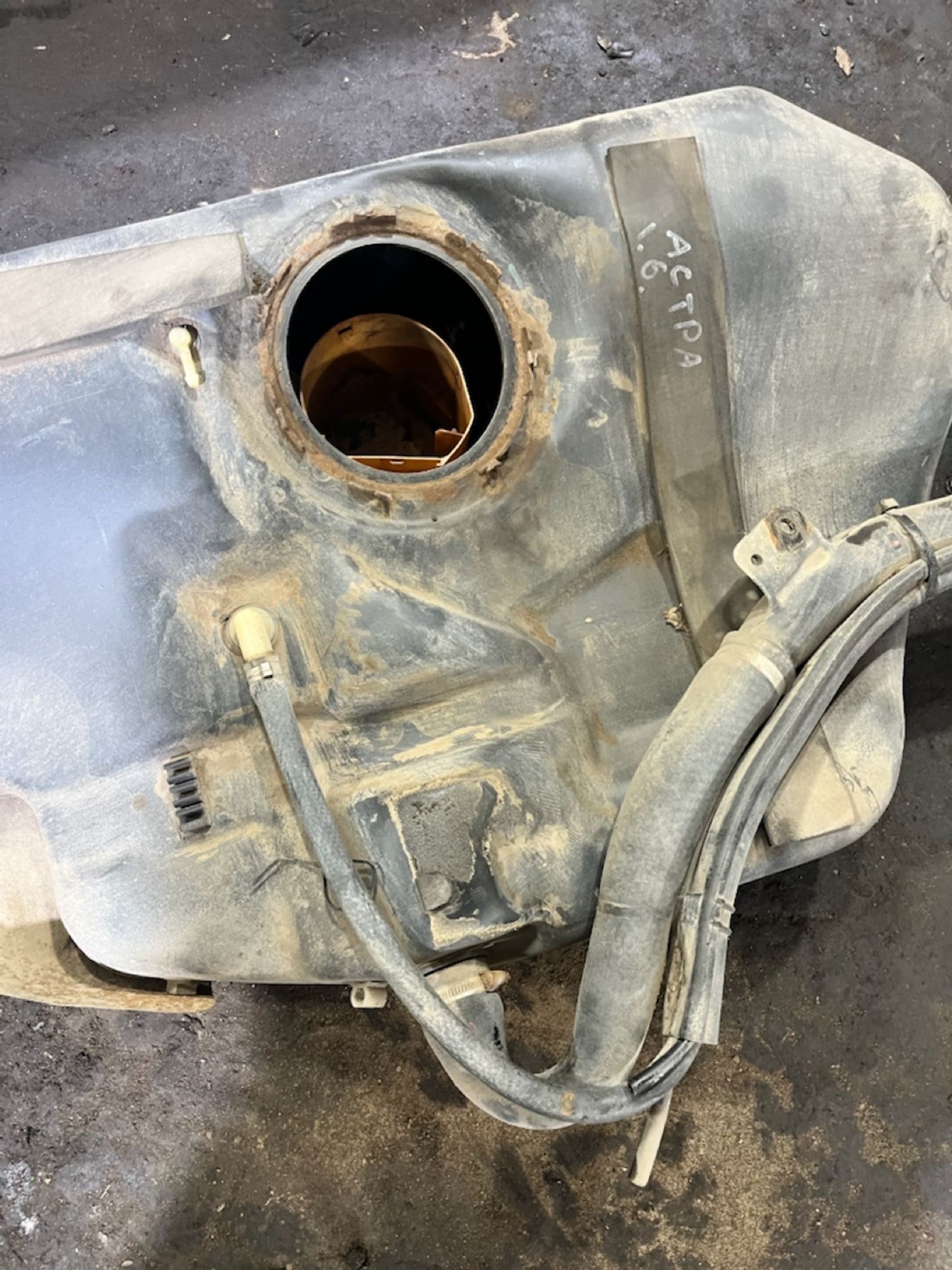 https://ycs.partsauto.market/partsauto-images/thmbs/userImages/7493bedda53ffbba18042670cc6fed05/part/aaf8cbb6-546f-47ce-a8bd-0a61622afd7c_1729856698454.jpg