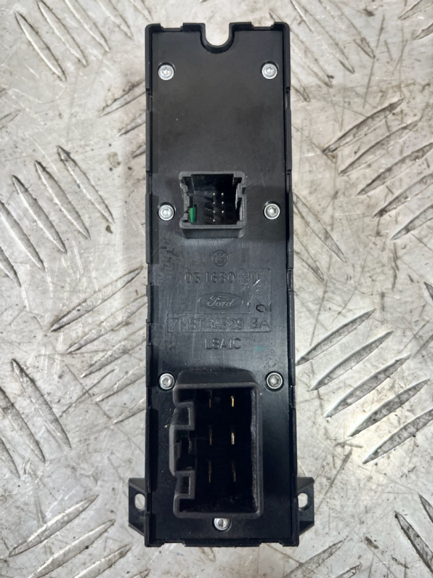 https://ycs.partsauto.market/partsauto-images/thmbs/userImages/7493bedda53ffbba18042670cc6fed05/part/ab2c1c2b-b1ce-4e94-badd-673c3b5ccbe2_1720680754389.jpg