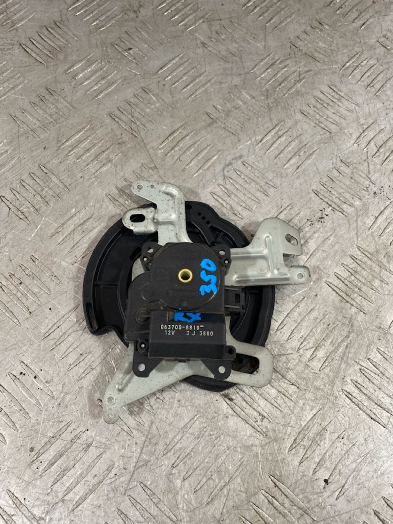 https://ycs.partsauto.market/partsauto-images/thmbs/userImages/7493bedda53ffbba18042670cc6fed05/part/affba82d-d0fc-4488-9acf-5a170e38610b_1722255845994.jpg