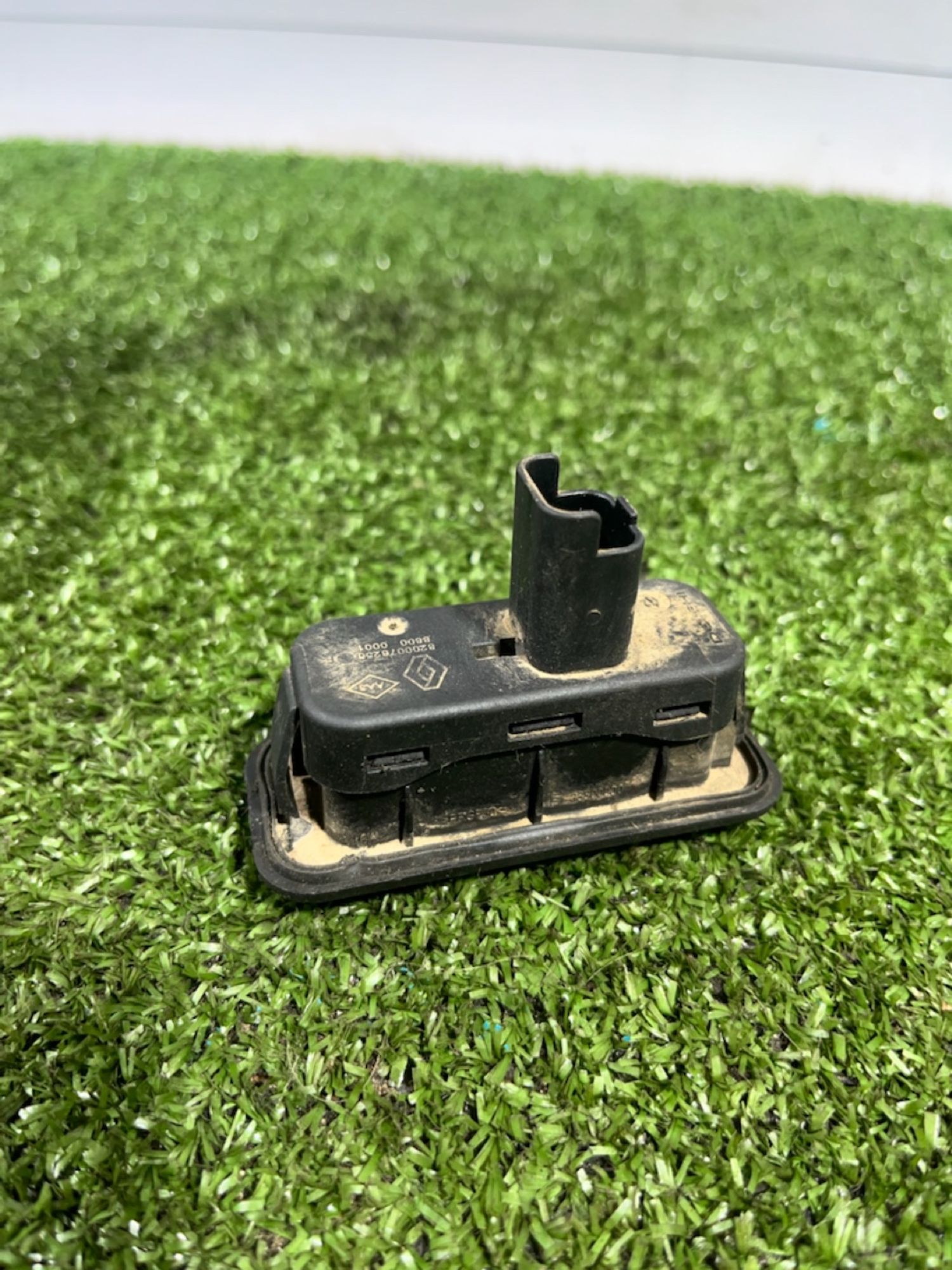 https://ycs.partsauto.market/partsauto-images/thmbs/userImages/7493bedda53ffbba18042670cc6fed05/part/b05feec5-efd8-4c40-8ba6-35c3bdf8db09_1733142008586.jpg