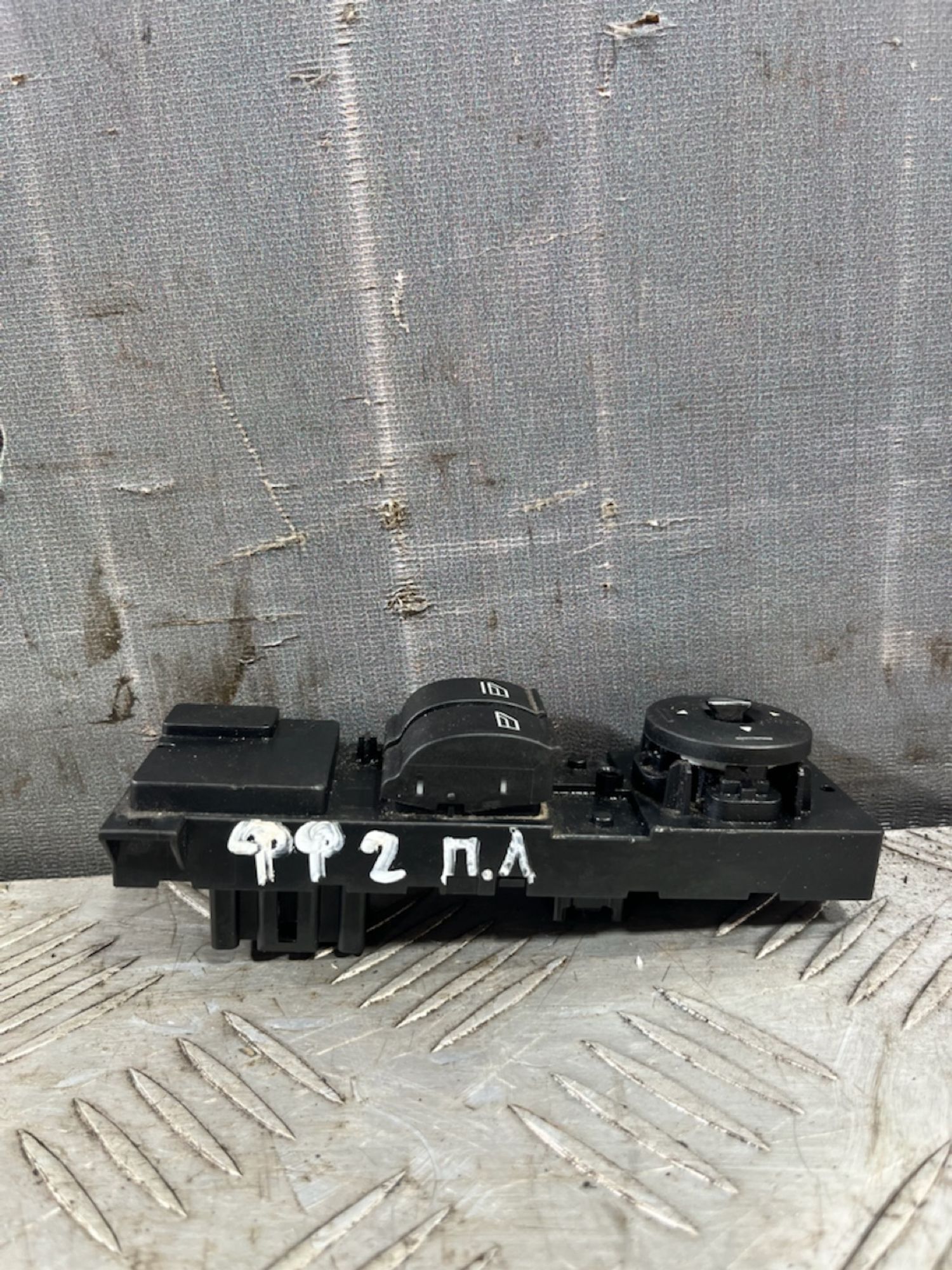 https://ycs.partsauto.market/partsauto-images/thmbs/userImages/7493bedda53ffbba18042670cc6fed05/part/b17261f2-f142-45a1-a64a-9843e9110343_1720680751399.jpg