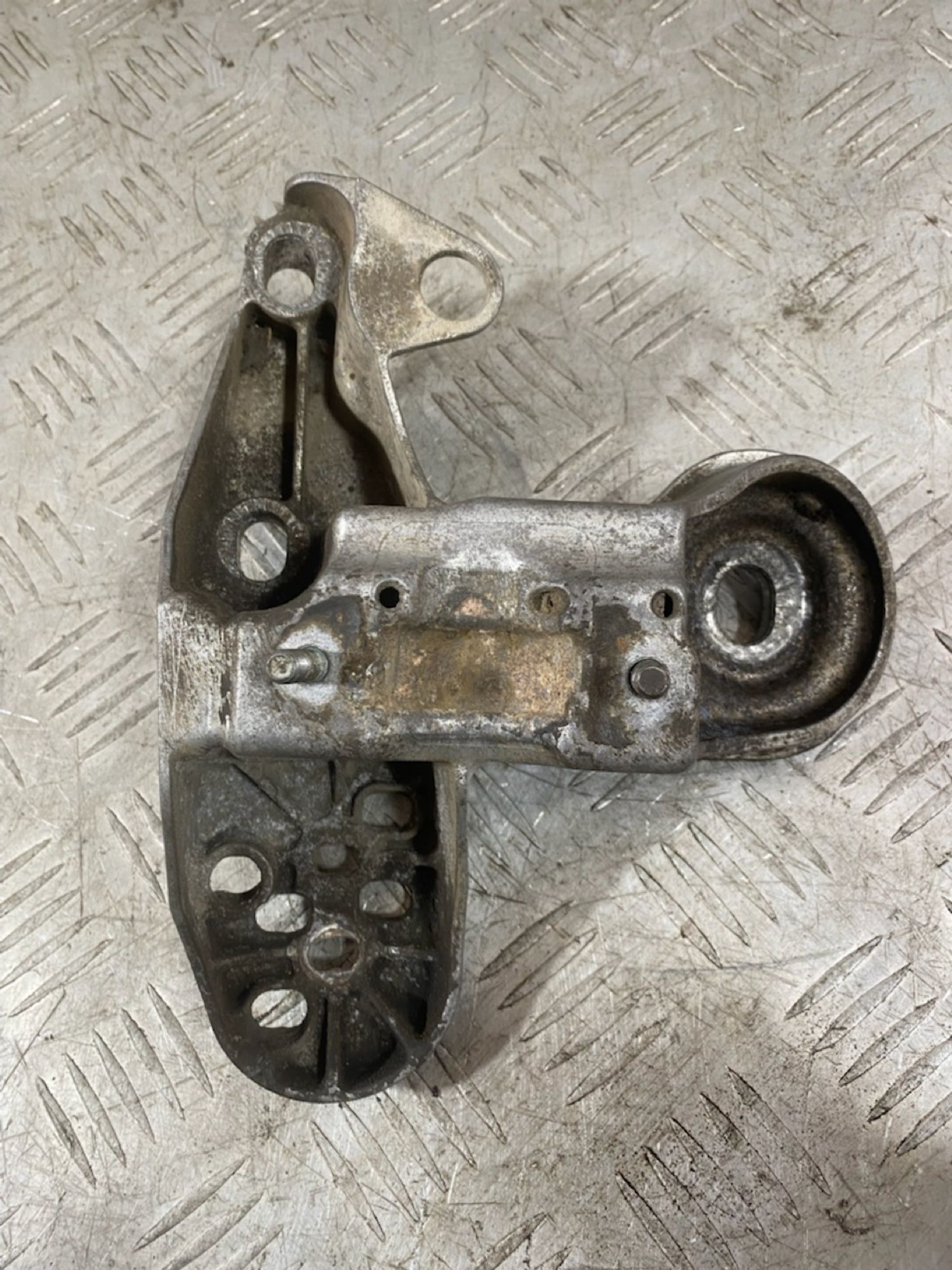 https://ycs.partsauto.market/partsauto-images/thmbs/userImages/7493bedda53ffbba18042670cc6fed05/part/b3918968-65f1-4773-9384-c933df3285d9_1721388644002.jpg