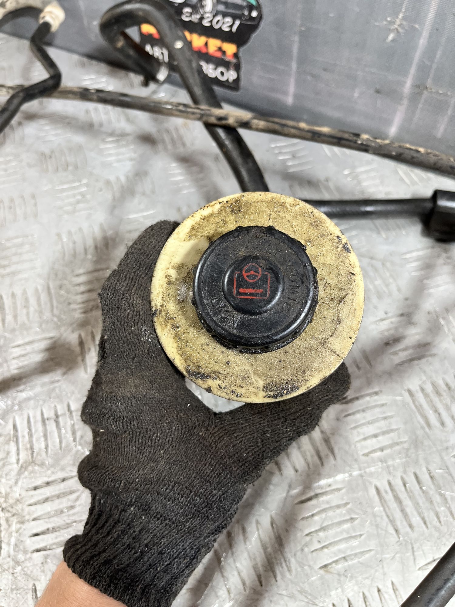 https://ycs.partsauto.market/partsauto-images/thmbs/userImages/7493bedda53ffbba18042670cc6fed05/part/b6468d5c-c944-4a8a-995b-7ce46f449756_1718279498696.jpg