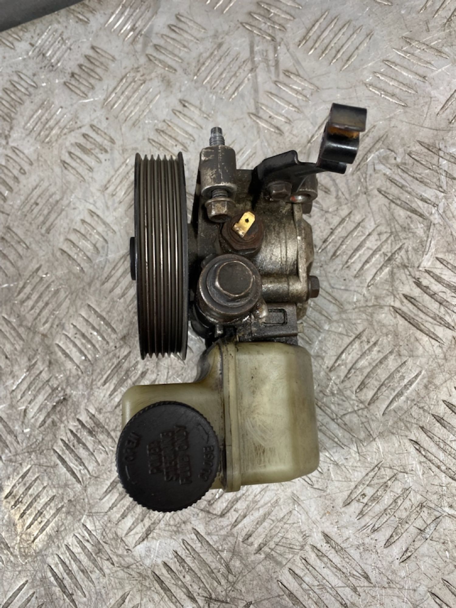 https://ycs.partsauto.market/partsauto-images/thmbs/userImages/7493bedda53ffbba18042670cc6fed05/part/b7986dbd-96b9-4e98-b161-3c4a326738c3_1720448155763.jpg