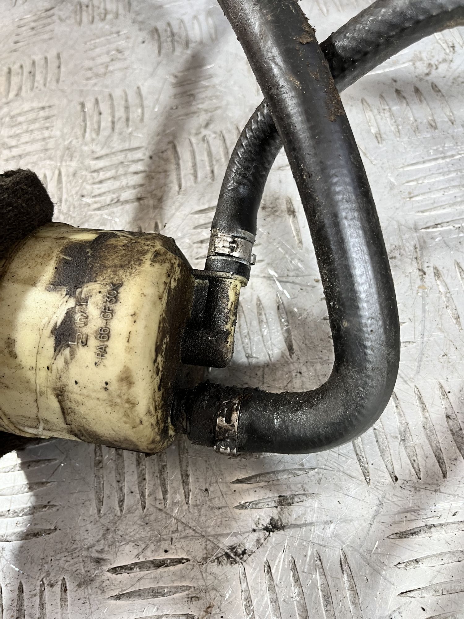 https://ycs.partsauto.market/partsauto-images/thmbs/userImages/7493bedda53ffbba18042670cc6fed05/part/bbaacab3-c06e-493d-9c7a-5f993fce2503_1718279525488.jpg