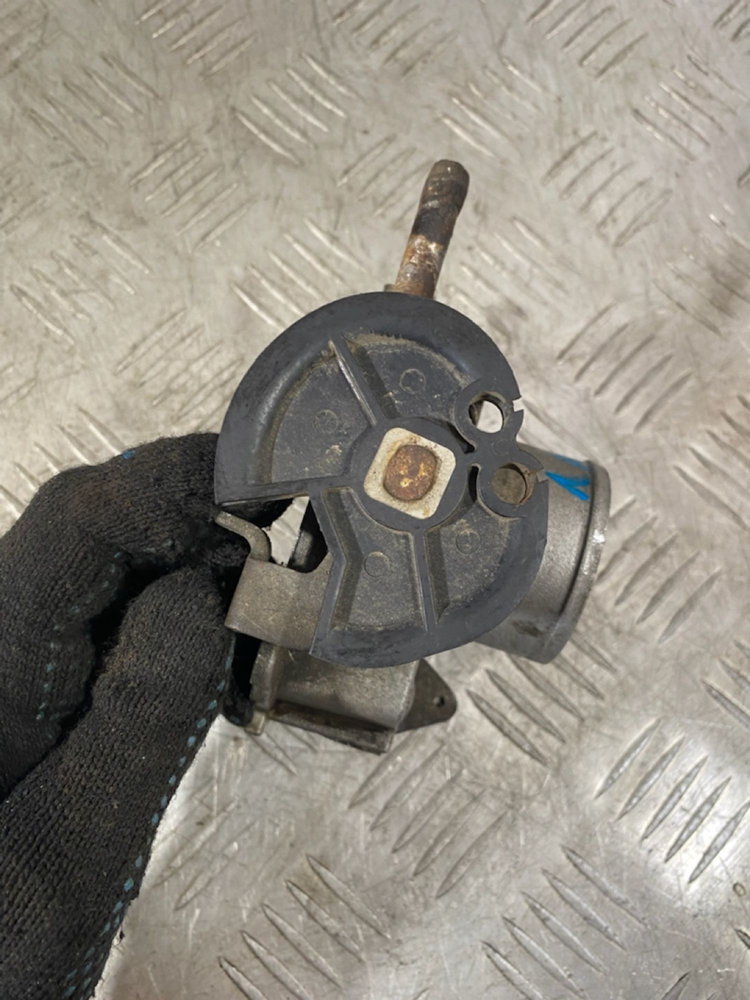 https://ycs.partsauto.market/partsauto-images/thmbs/userImages/7493bedda53ffbba18042670cc6fed05/part/bbfdd534-a9e7-46cf-98ff-5a84fcab7228_1721656578754.jpg