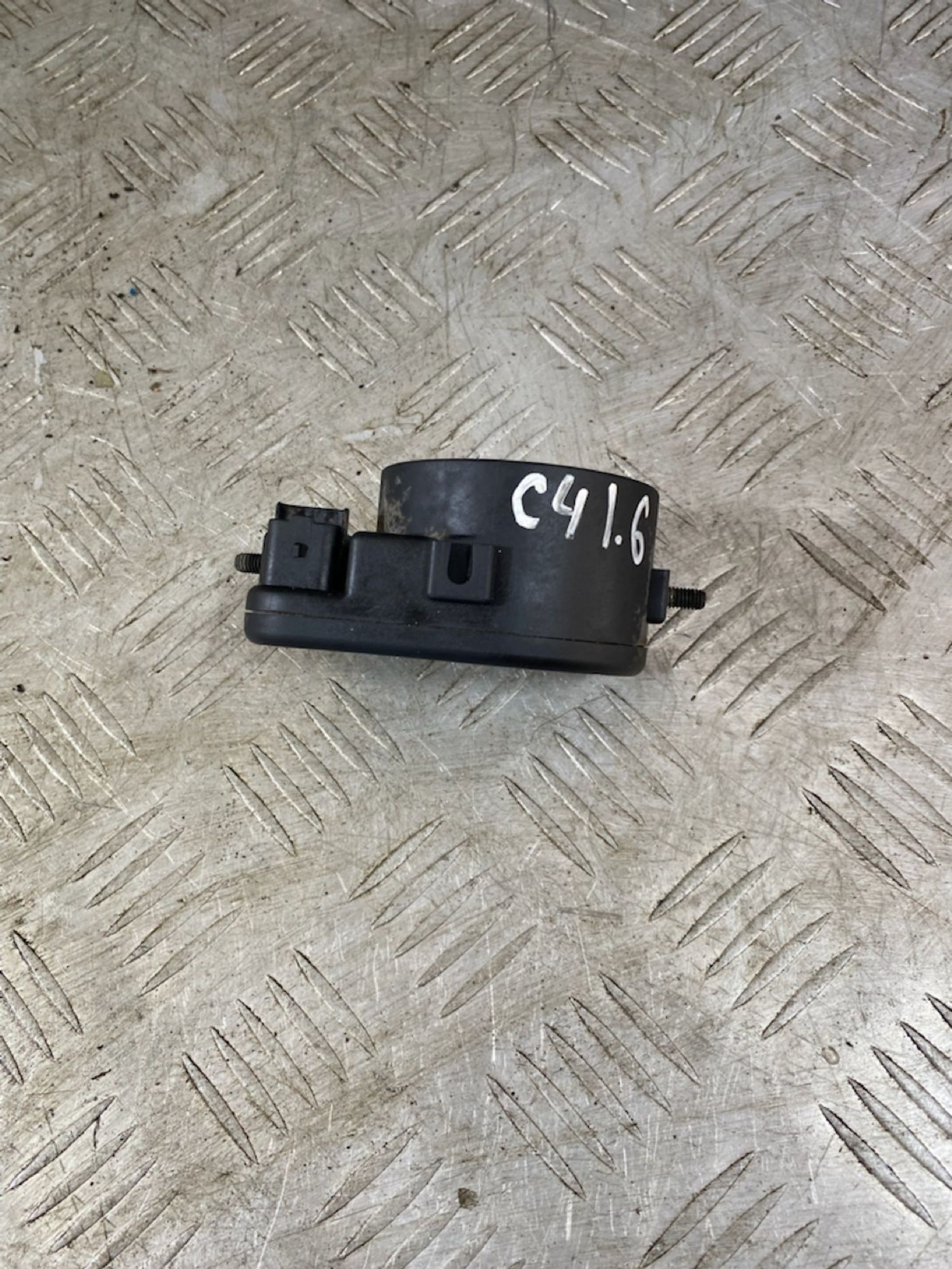 https://ycs.partsauto.market/partsauto-images/thmbs/userImages/7493bedda53ffbba18042670cc6fed05/part/bc15e953-dfda-41ee-9b18-18bc19721c57_1721751640367.jpg