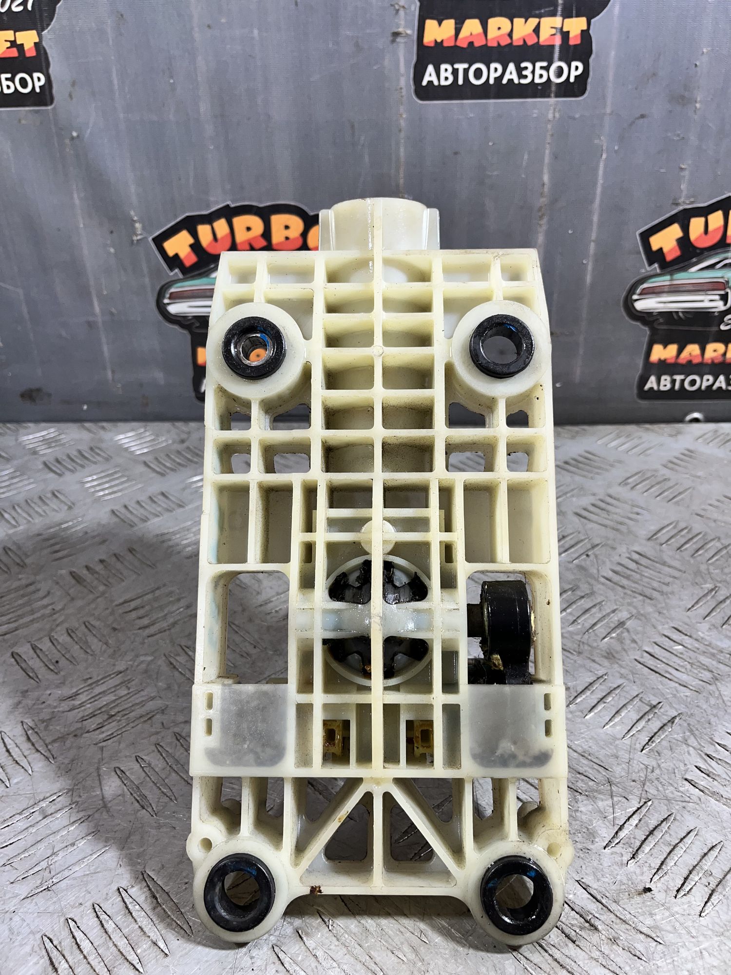 https://ycs.partsauto.market/partsauto-images/thmbs/userImages/7493bedda53ffbba18042670cc6fed05/part/bd45a63f-8866-4730-93ad-cfbddba4fe71_1719925719496.jpg