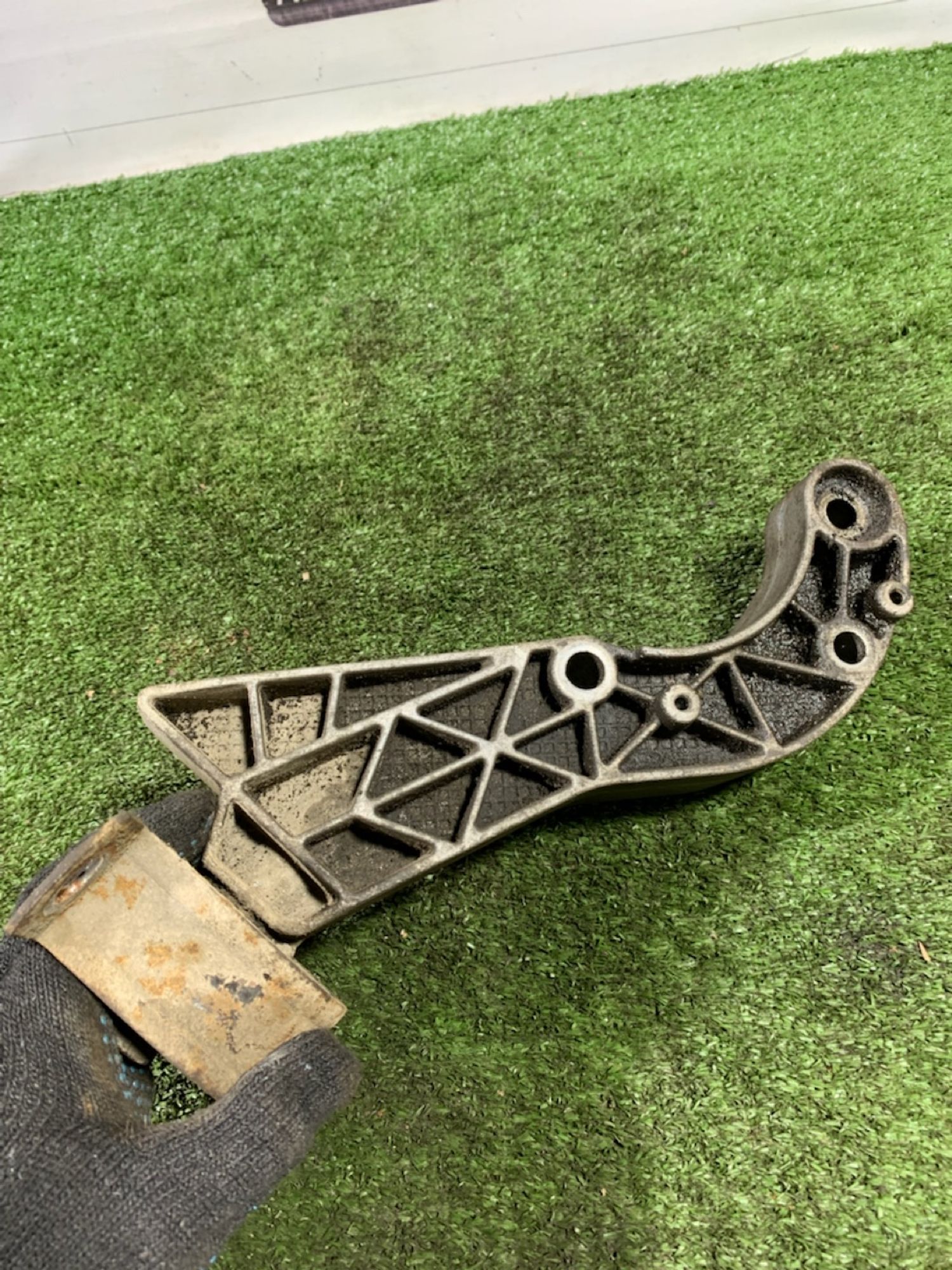https://ycs.partsauto.market/partsauto-images/thmbs/userImages/7493bedda53ffbba18042670cc6fed05/part/bd4f26c8-4512-4962-be43-562f3373ec47_1743000982324.jpg