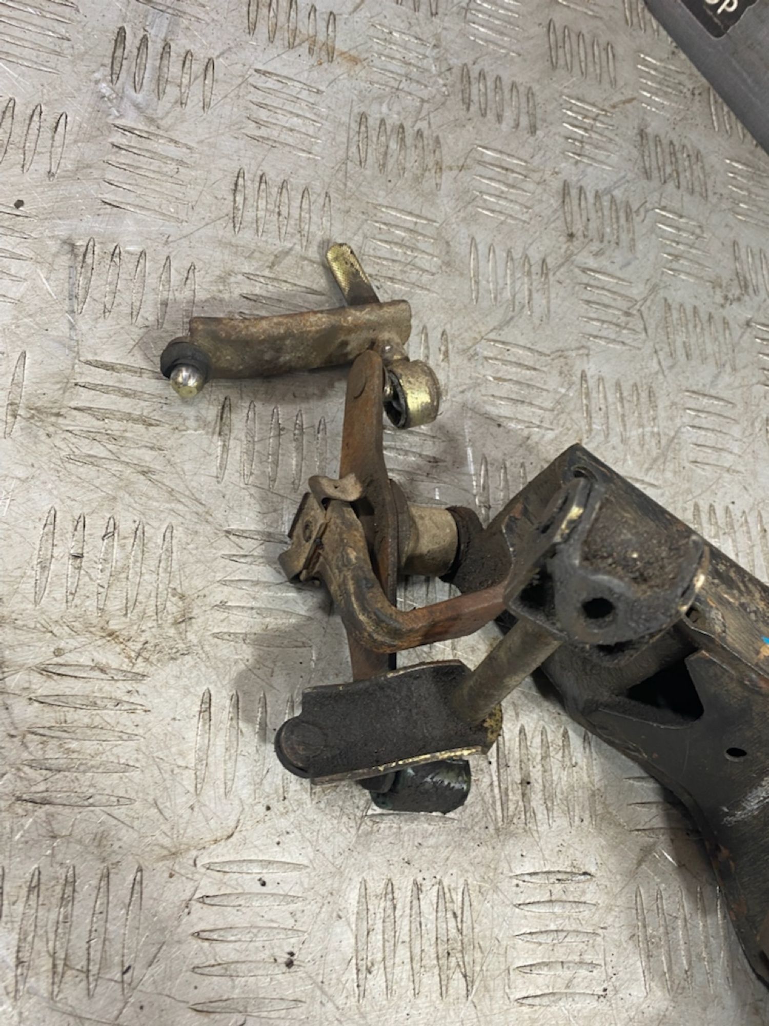 https://ycs.partsauto.market/partsauto-images/thmbs/userImages/7493bedda53ffbba18042670cc6fed05/part/bd507171-d5d7-4d61-b7a1-1374879433c5_1721663761246.jpg