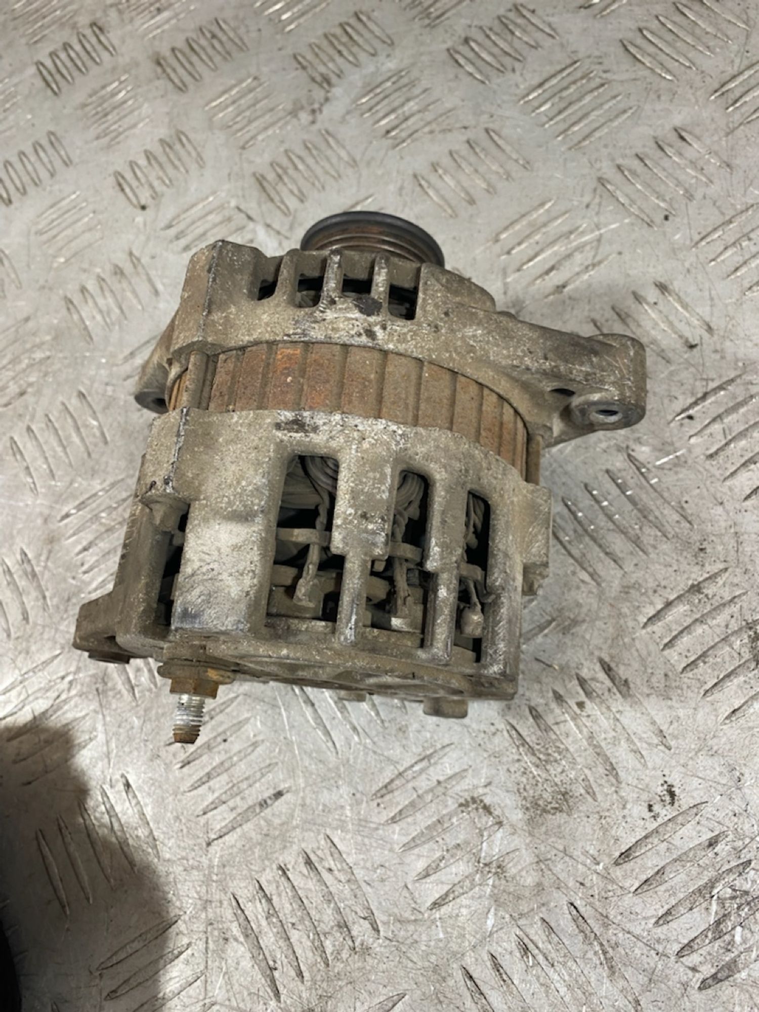 https://ycs.partsauto.market/partsauto-images/thmbs/userImages/7493bedda53ffbba18042670cc6fed05/part/bd9e2f1d-8d50-42c1-8a93-67334c6336e2_1721653780187.jpg