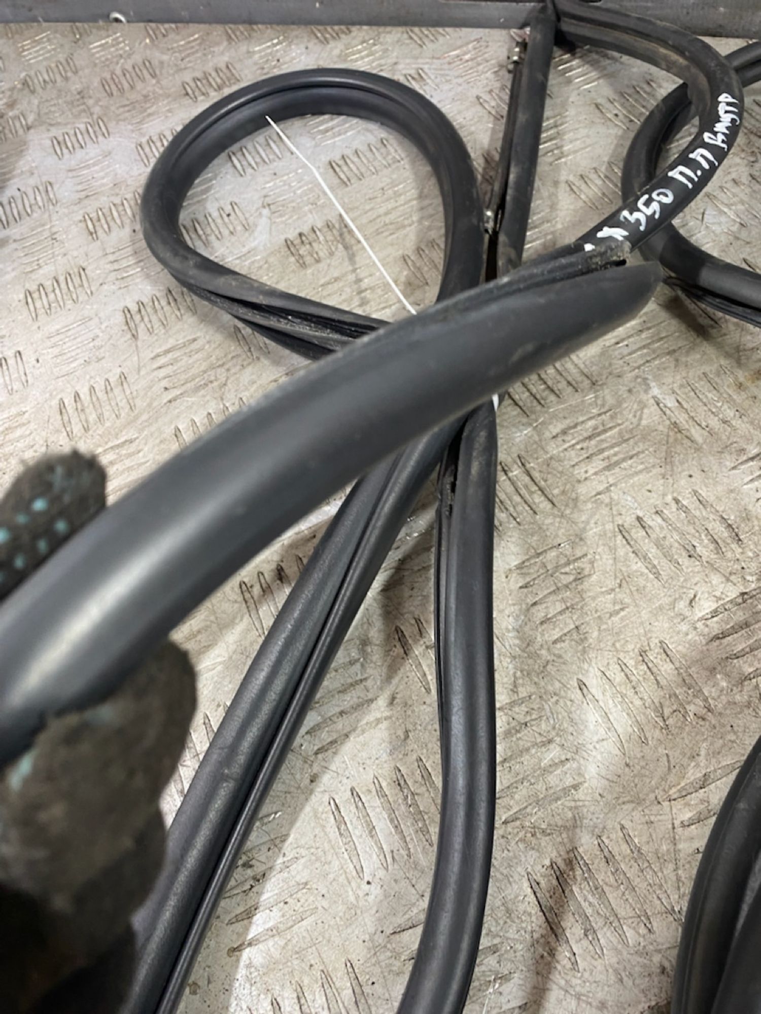 https://ycs.partsauto.market/partsauto-images/thmbs/userImages/7493bedda53ffbba18042670cc6fed05/part/bdf60afd-b72b-4d0e-9ef9-db5f51dc4f2f_1722335818011.jpg