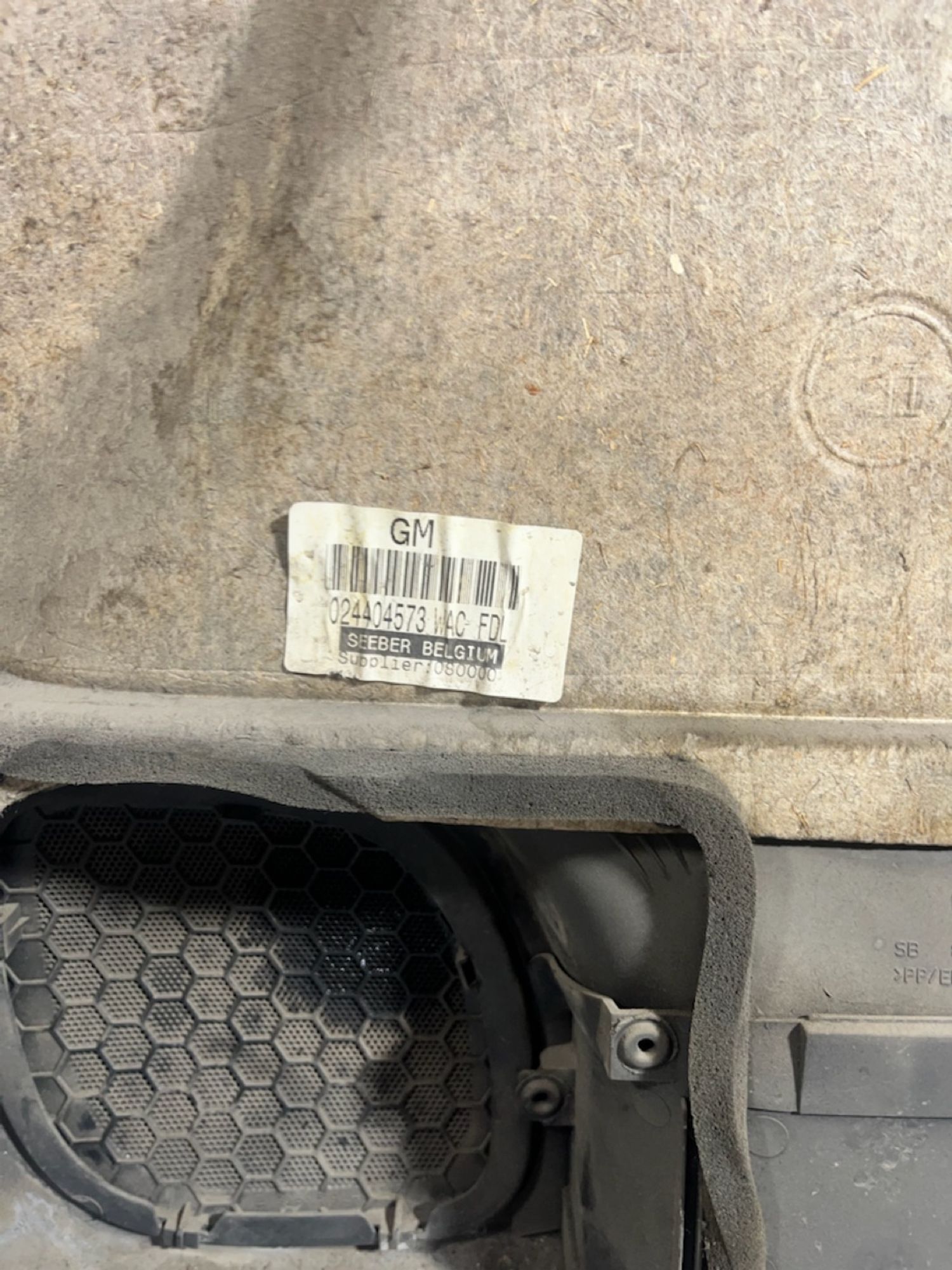 https://ycs.partsauto.market/partsauto-images/thmbs/userImages/7493bedda53ffbba18042670cc6fed05/part/bf3f5140-2cf6-404f-a8d3-03bdce3e8b77_1729770795219.jpg