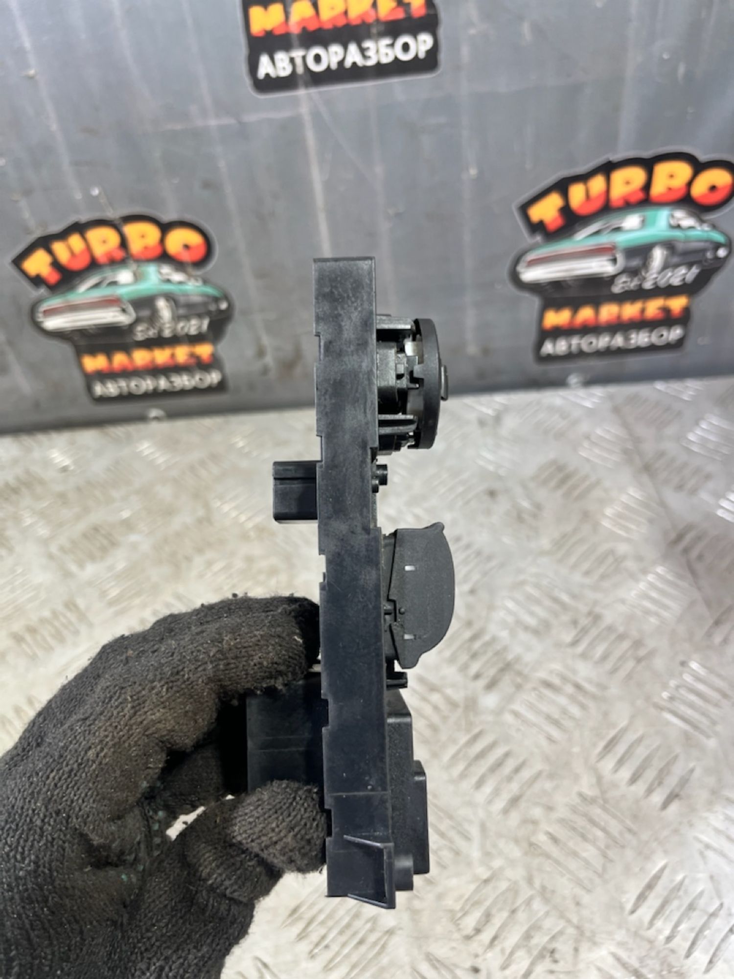 https://ycs.partsauto.market/partsauto-images/thmbs/userImages/7493bedda53ffbba18042670cc6fed05/part/bfd2996d-16e0-4580-9dab-2b893960ace8_1720680760186.jpg